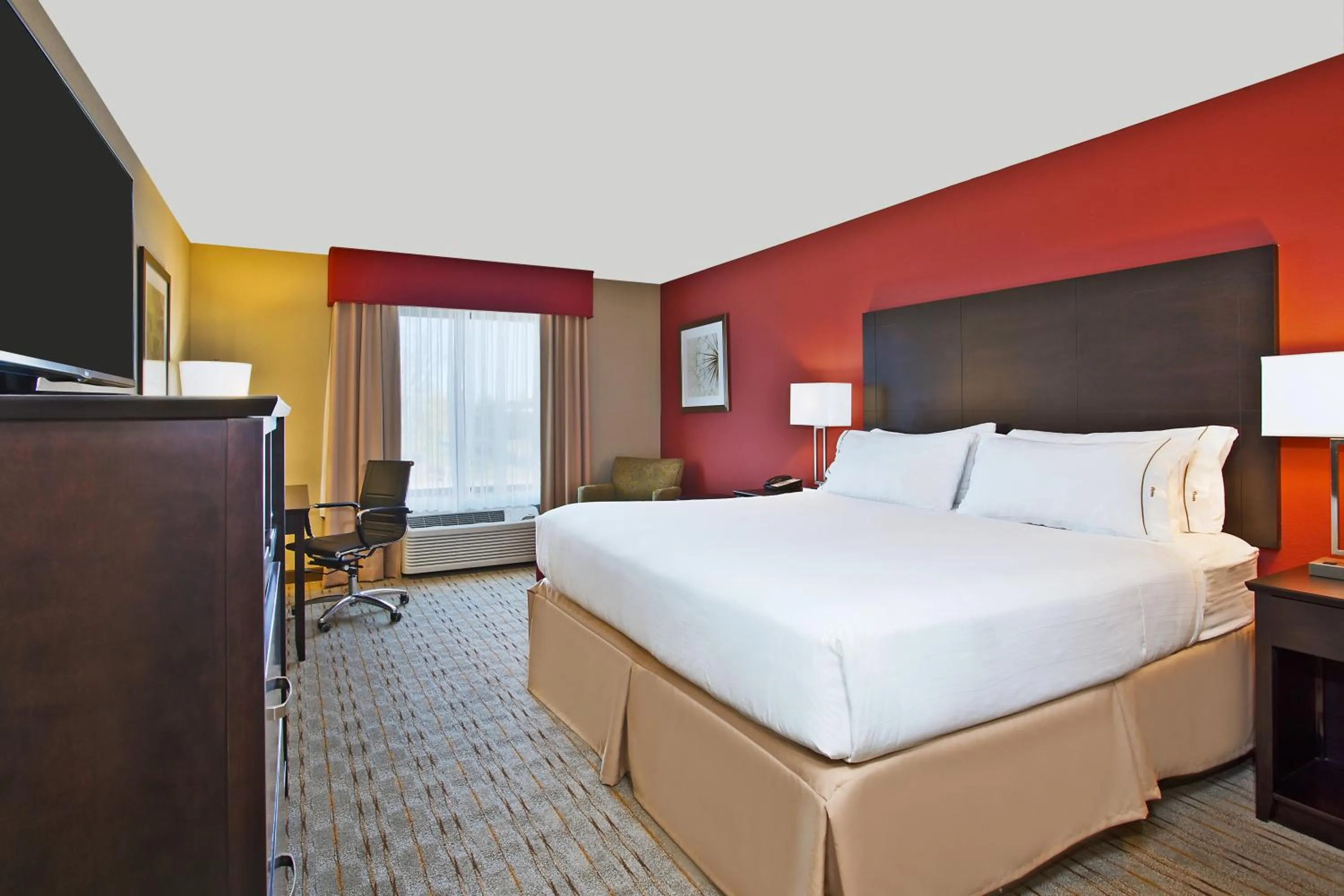 Standard King Room in Holiday Inn Express & Suites Springfield by IHG