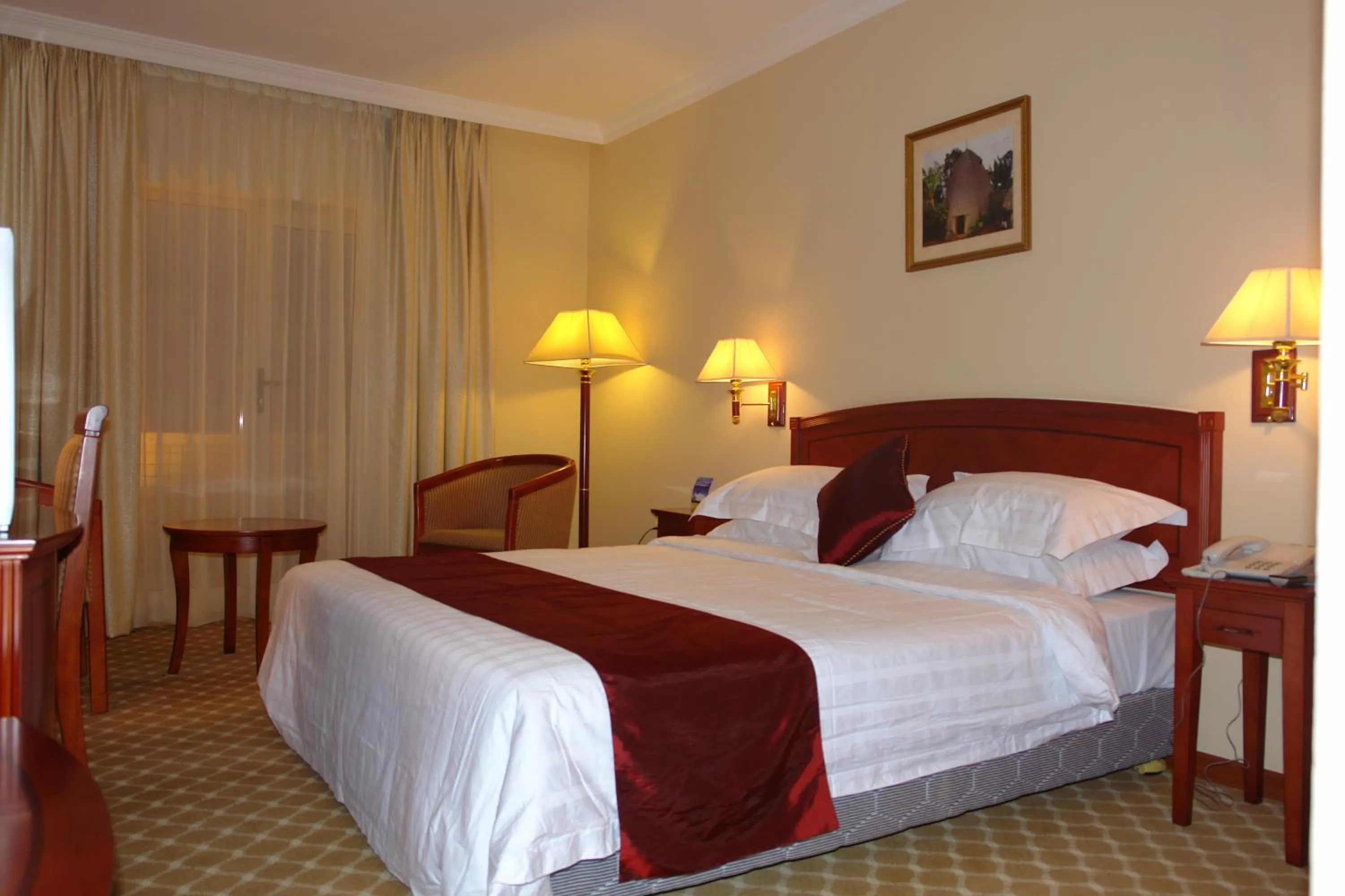 Deluxe King Room - single occupancy in Dreamliner Hotel