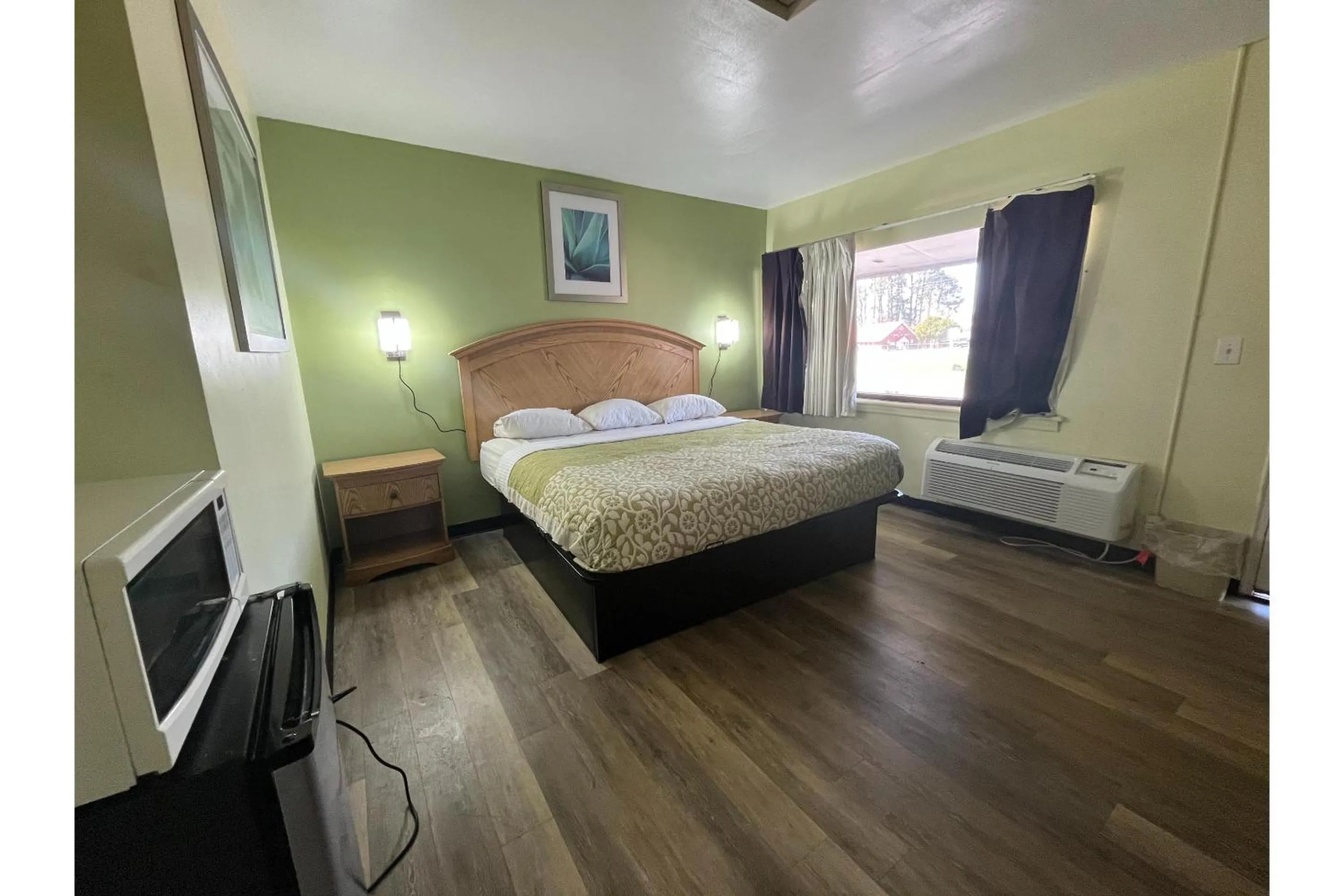 King Bed with Kitchenette Non-Smoking in Washington Motel by OYO