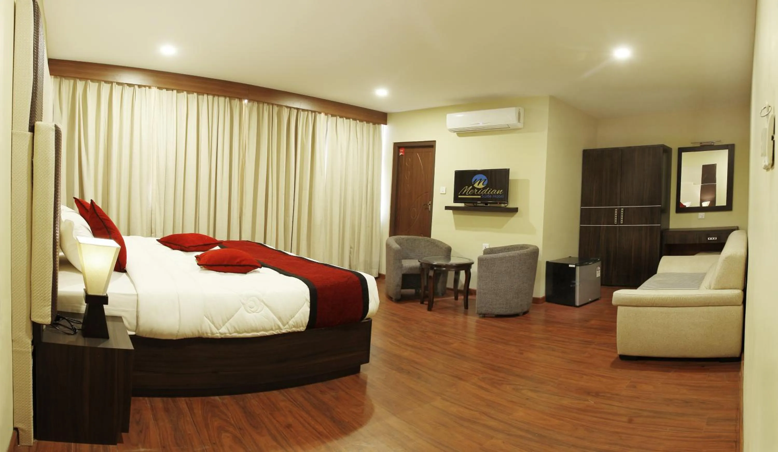 Deluxe Suite - single occupancy in Hotel Meridian Suite