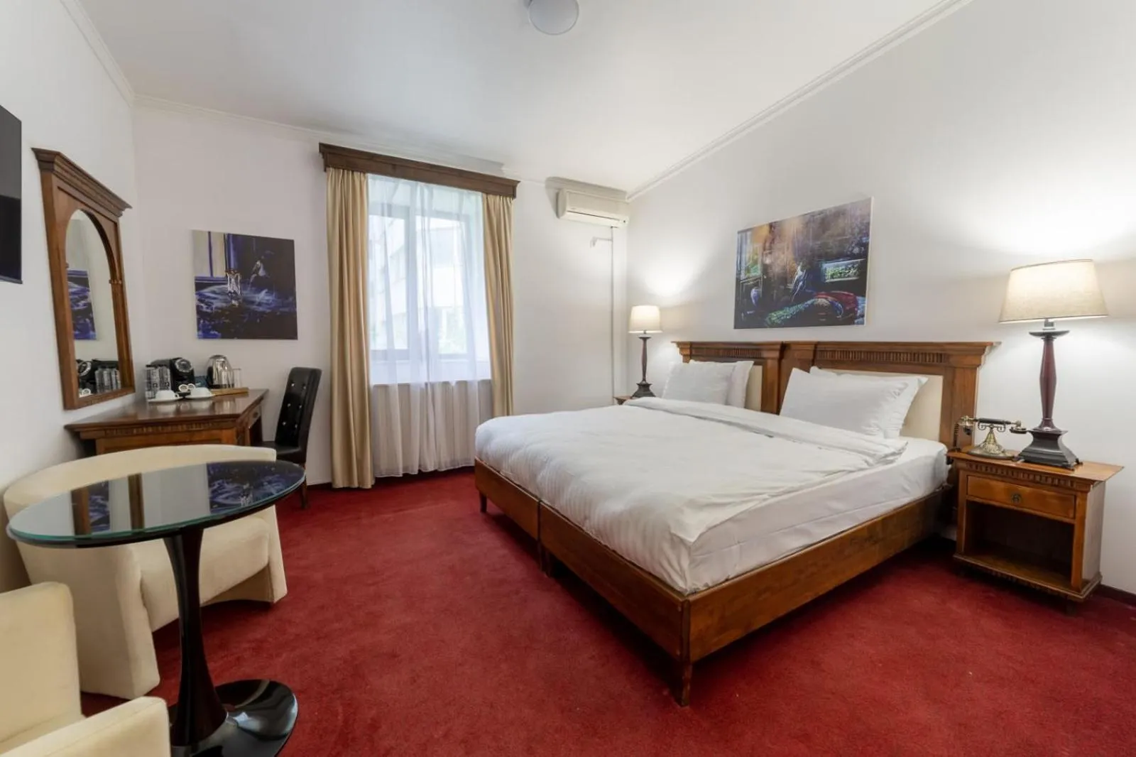 Deluxe Double Room in Arc de Triomphe by CityBookings