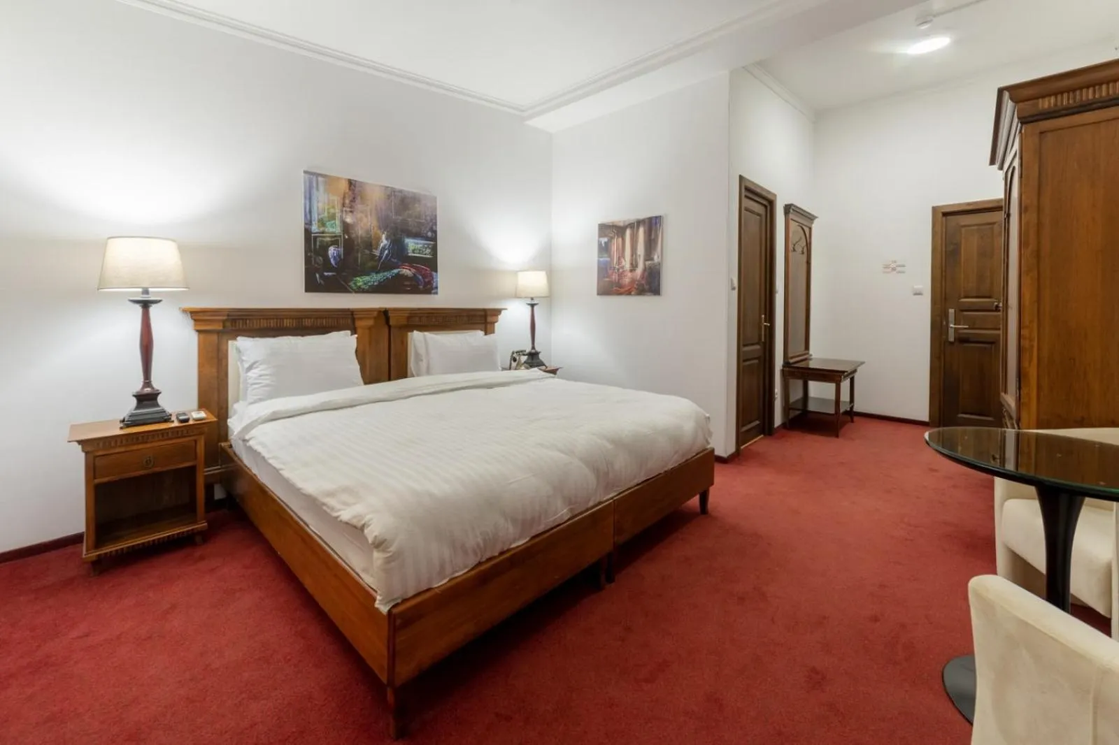 Deluxe Double Room in Arc de Triomphe by CityBookings