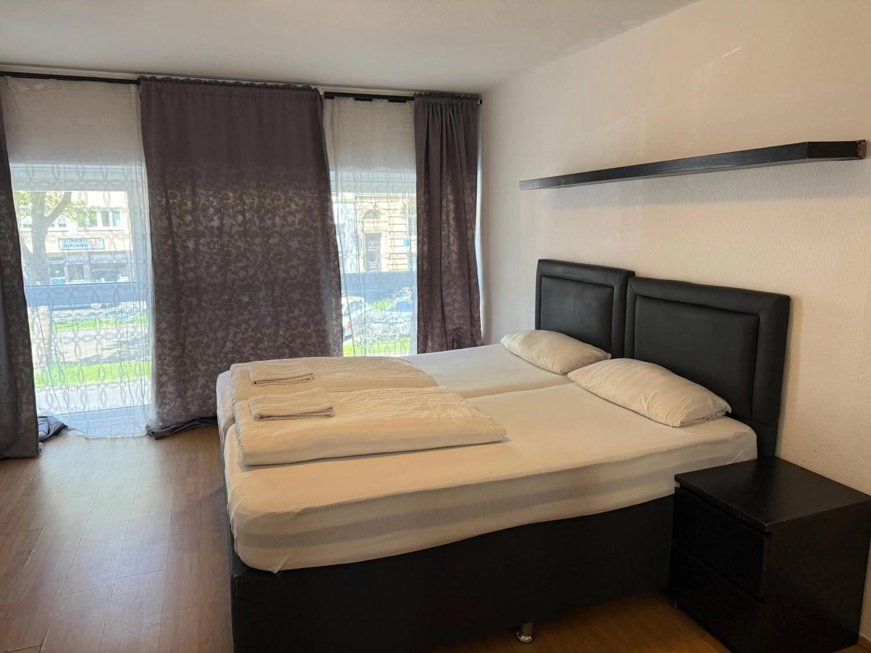 Comfort Double Room with shared bathroom in Hotel Garni Emir