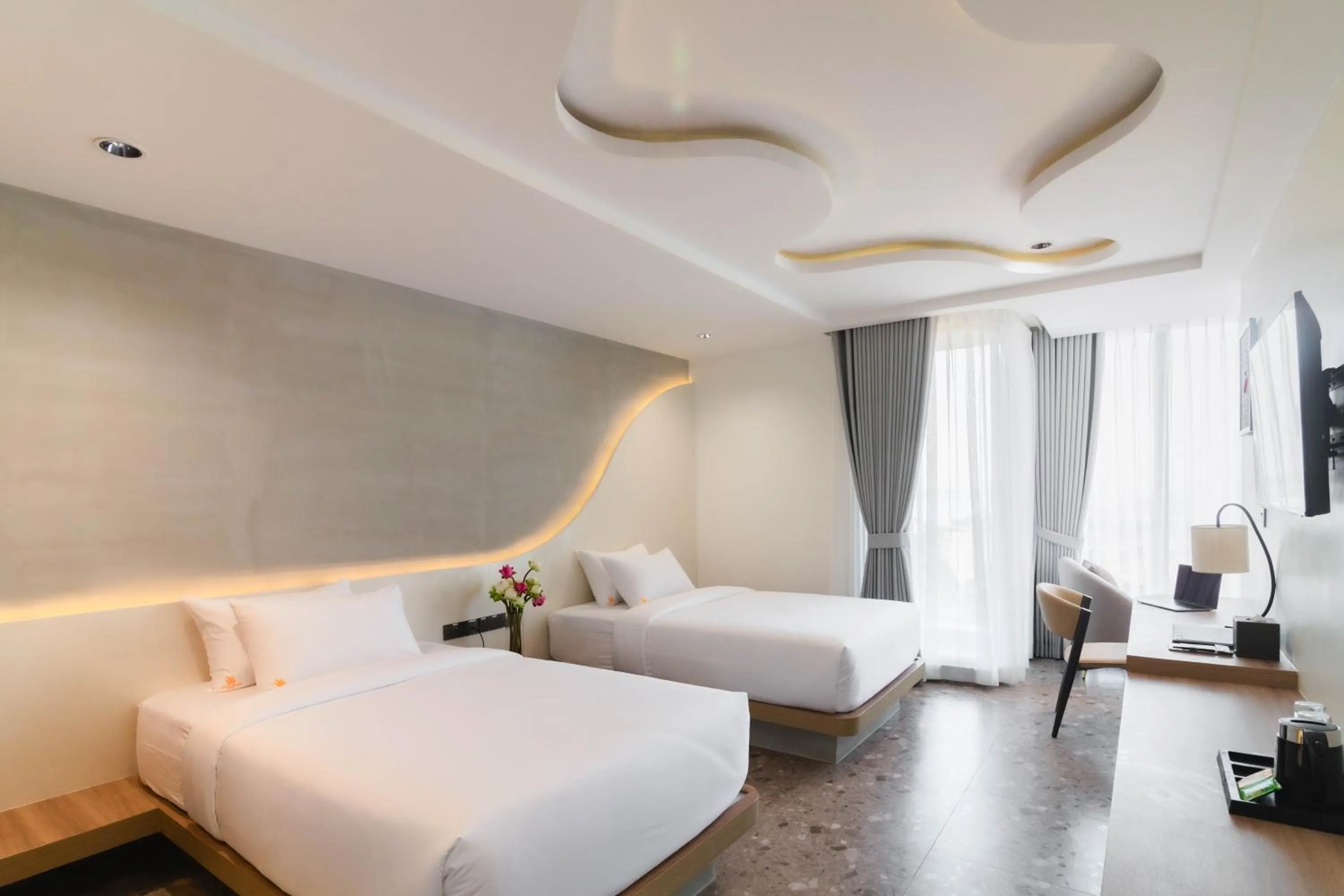 Premier Deluxe Triple Room in Chaiya Palace Hotel