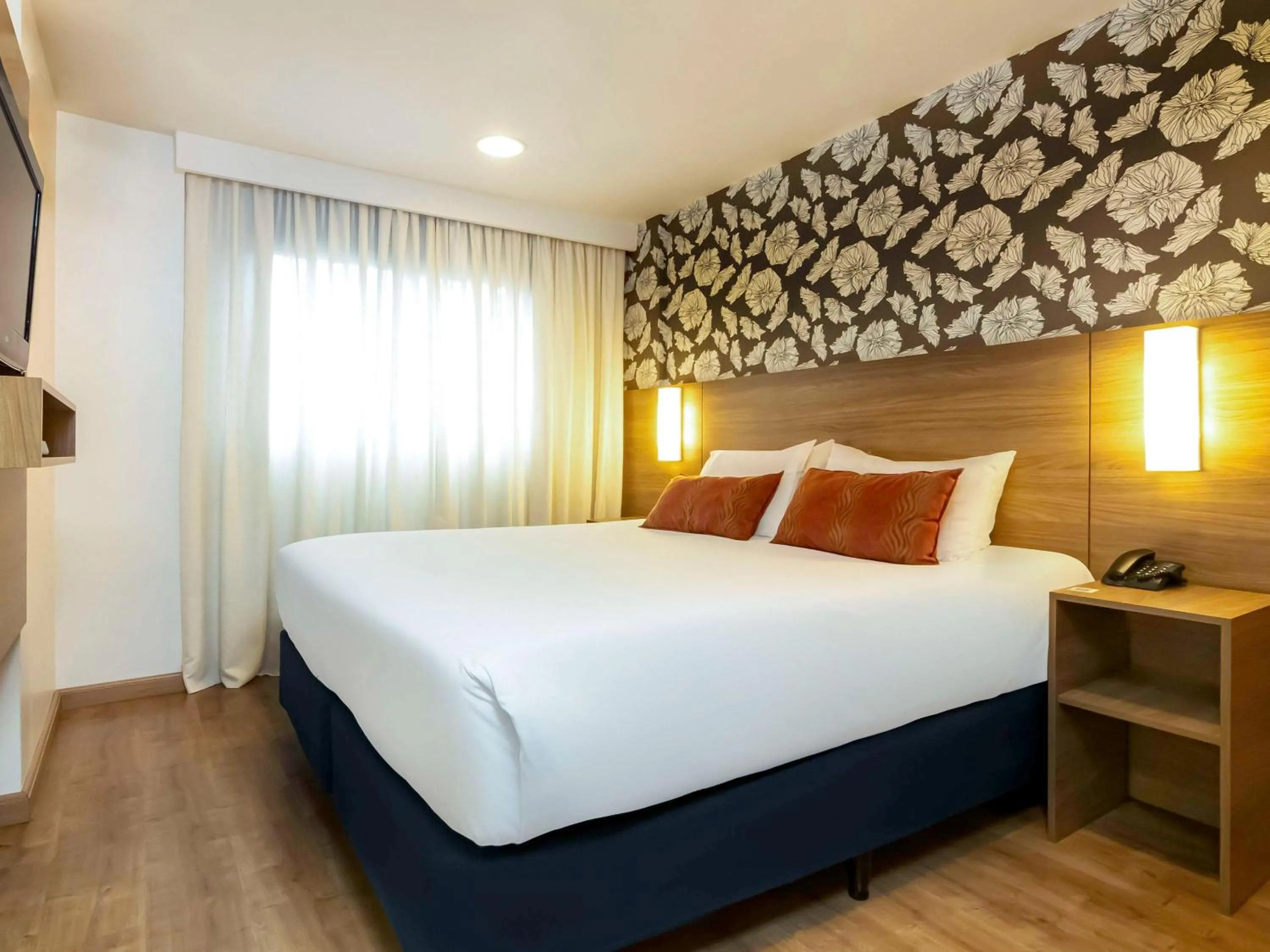 Superior Apartment with Balcony -  Double Bed and Sofa Bed - Disability Access in Mercure Curitiba 7 de Setembro