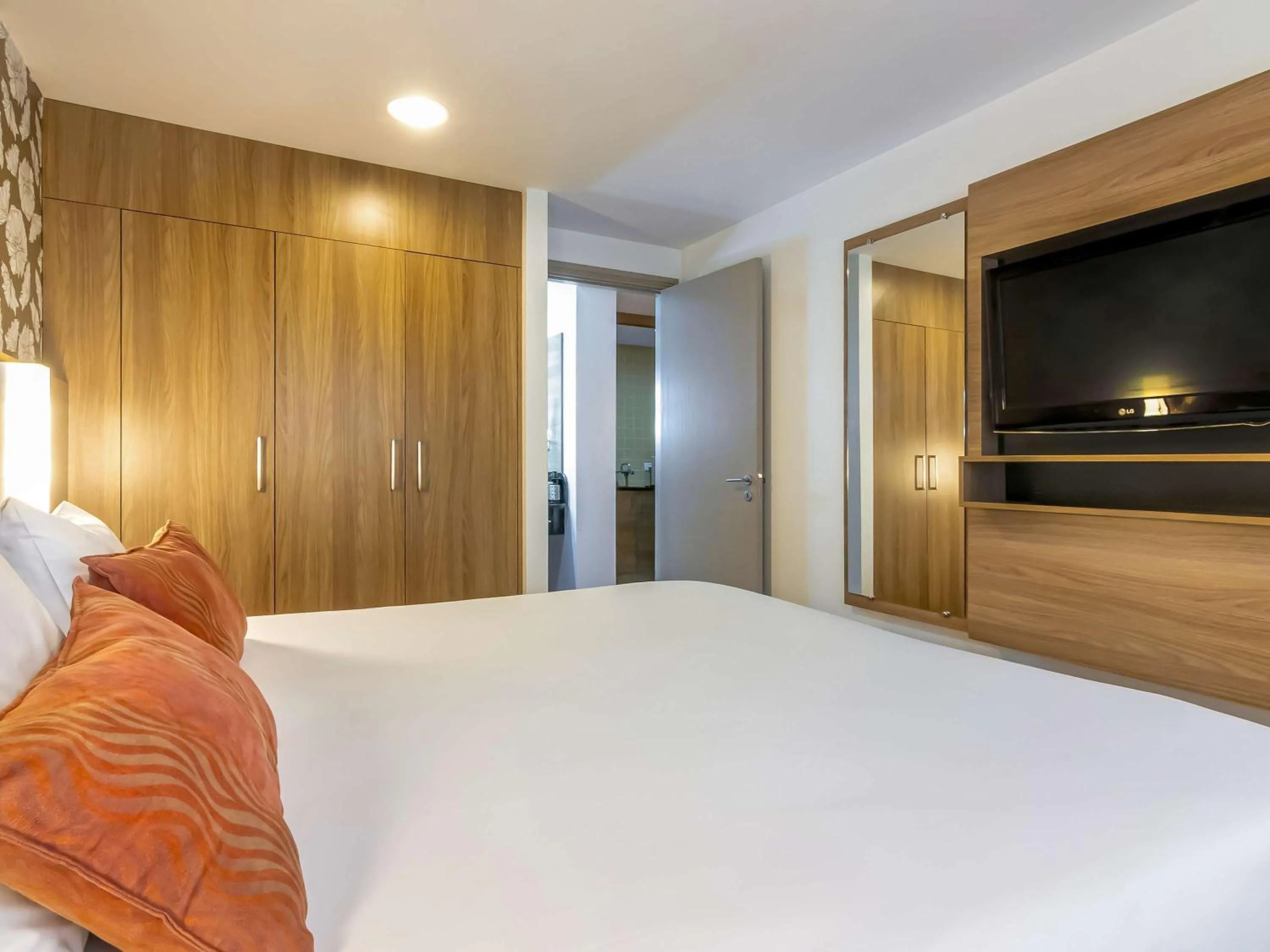 Superior Apartment with Balcony -  Double Bed and Sofa Bed in Mercure Curitiba 7 de Setembro