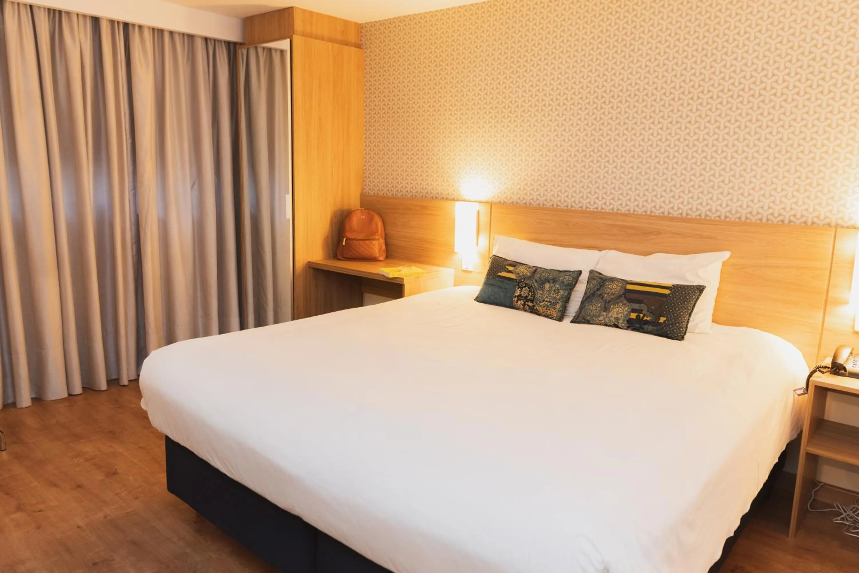 Luxo Casal PcD – 1 Cama Queen e 1 Sofá-Cama, com sacada - single occupancy in Intercity Curitiba 7 de Setembro