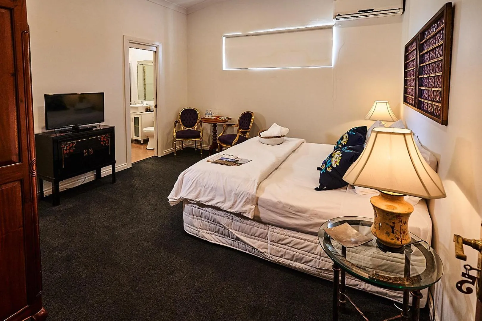 Deluxe King Room in The Bronte Boutique Hotel