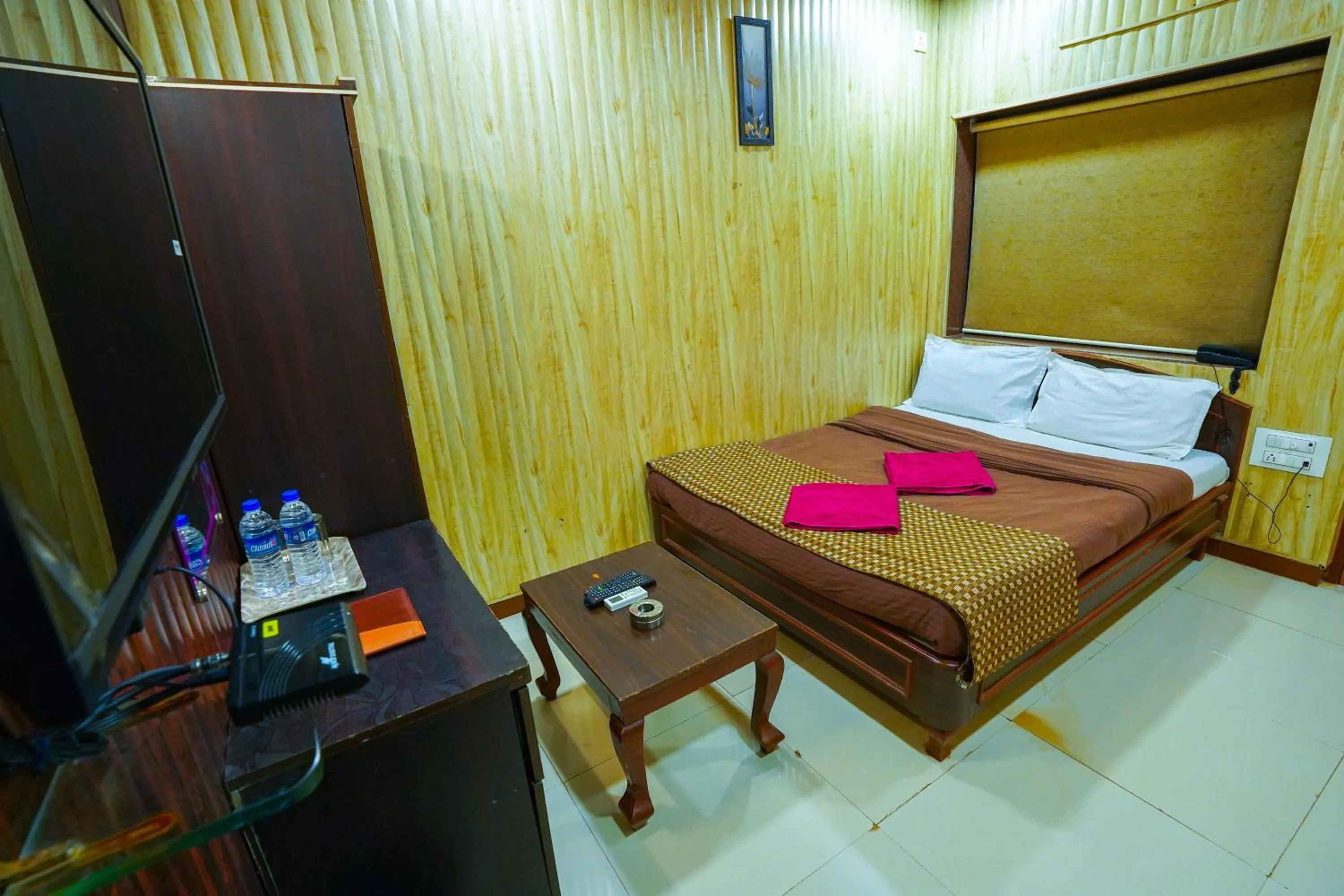Deluxe Room - single occupancy in Hotel Kumar Plaza