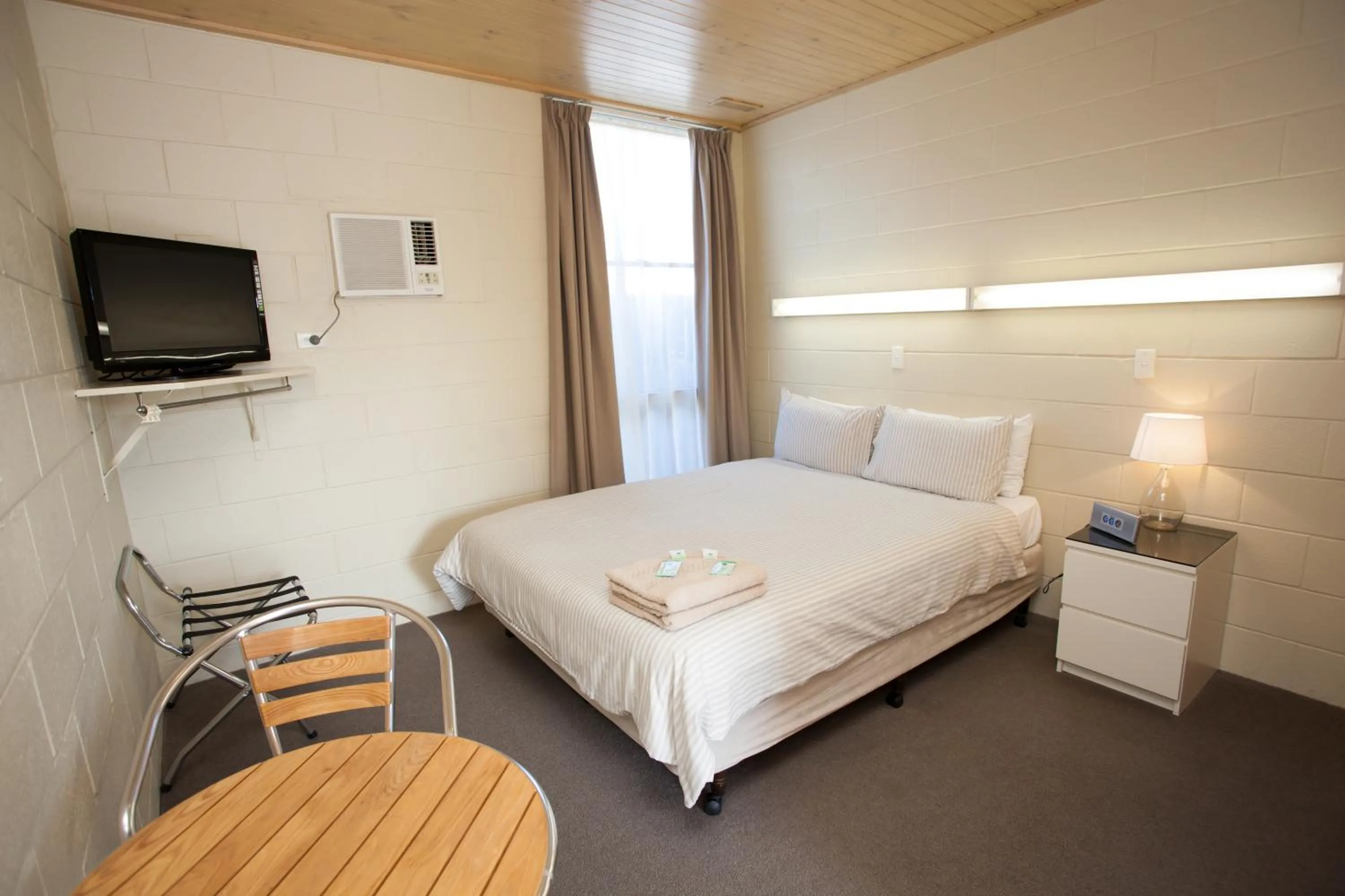 Ground Level Queen Room in Corio Bay Motel
