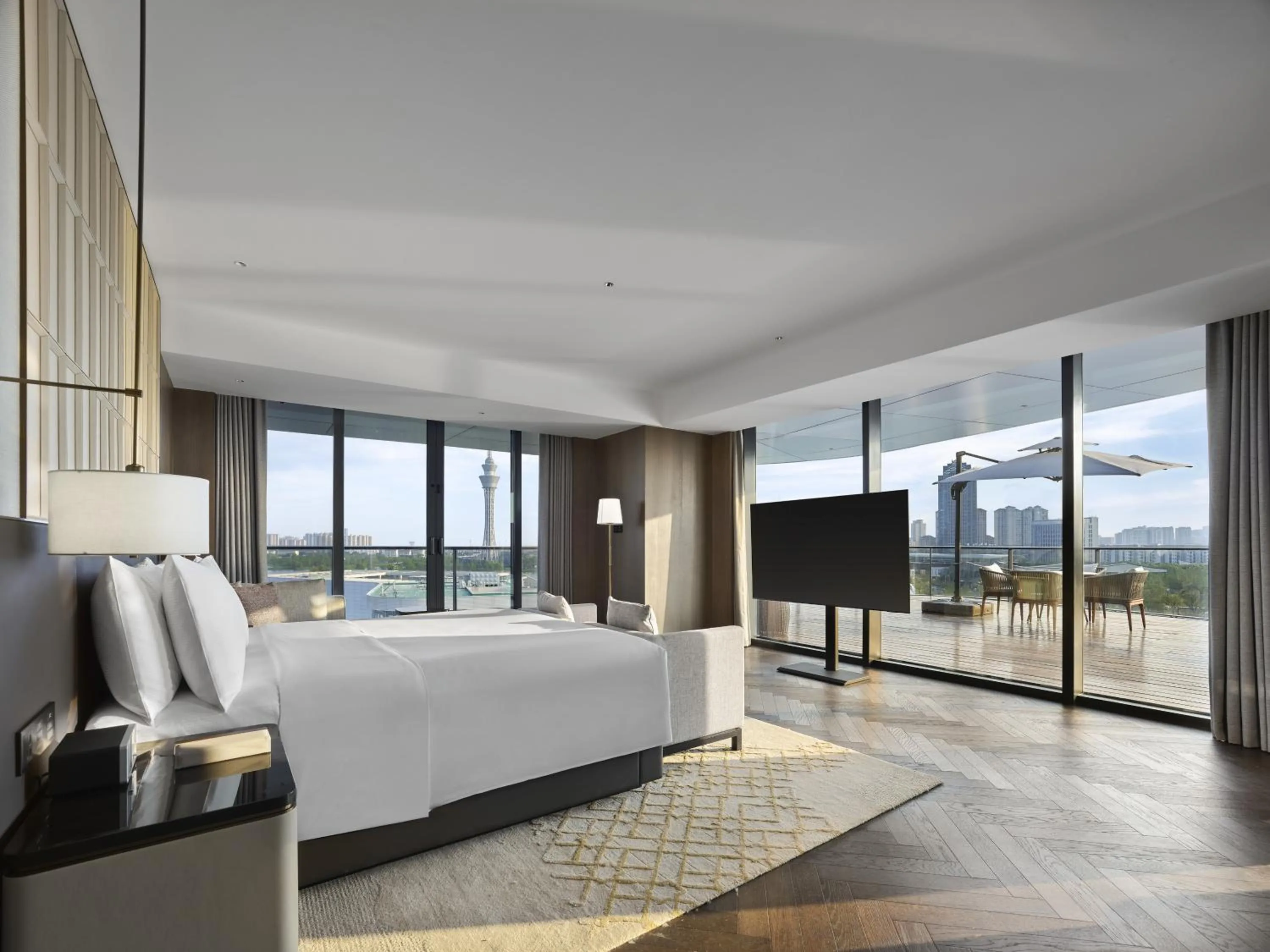 Premium King Suite with Balcony - Lake View in Hilton Changshu