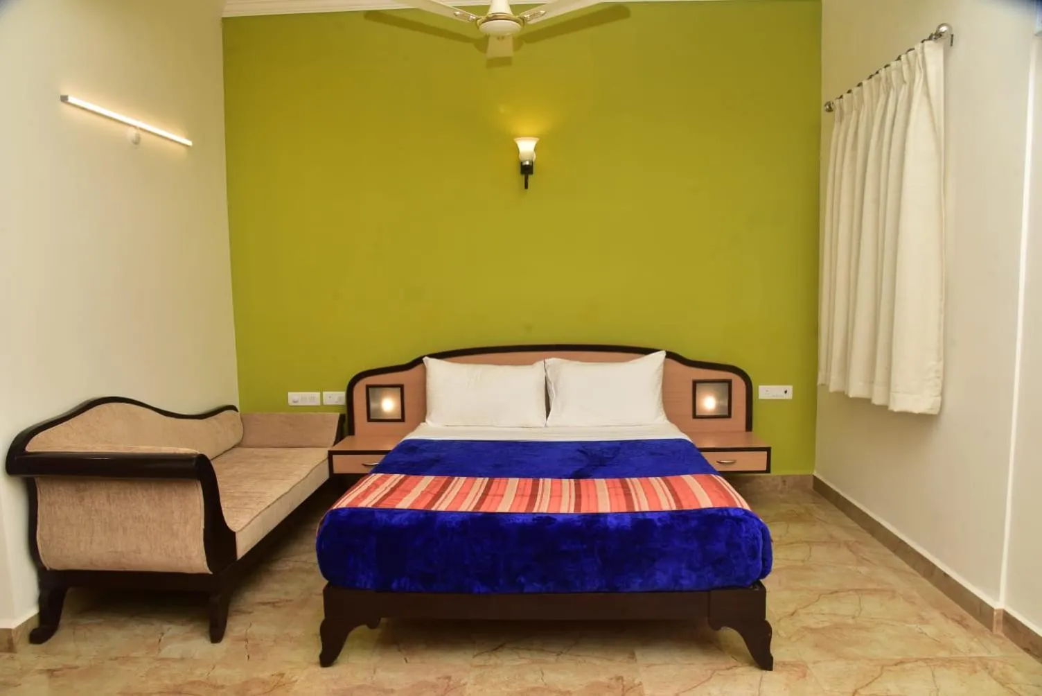 Deluxe Double Room with Balcony and Sea View in Calangute Residency