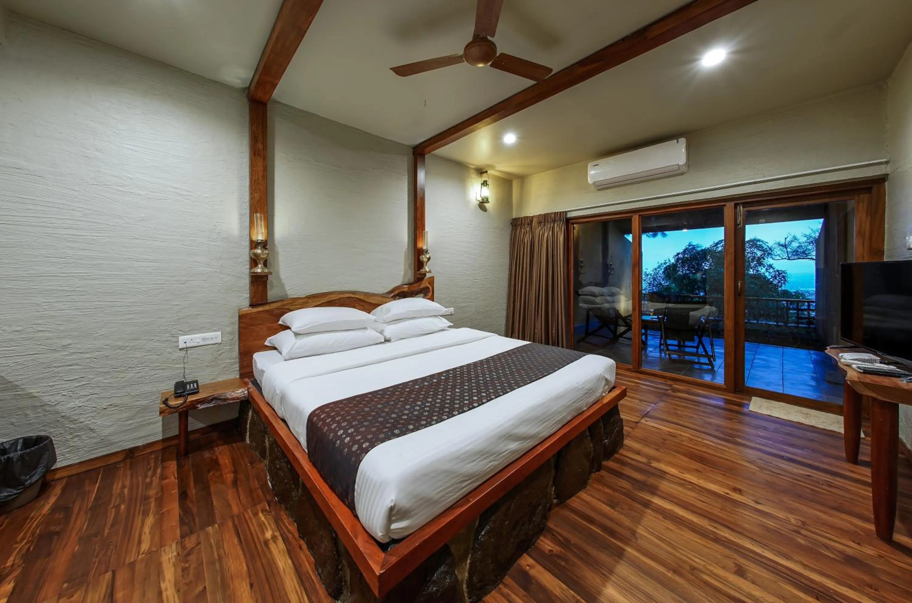  Honeymoon Suite with Bathtub in Nisarg Resort