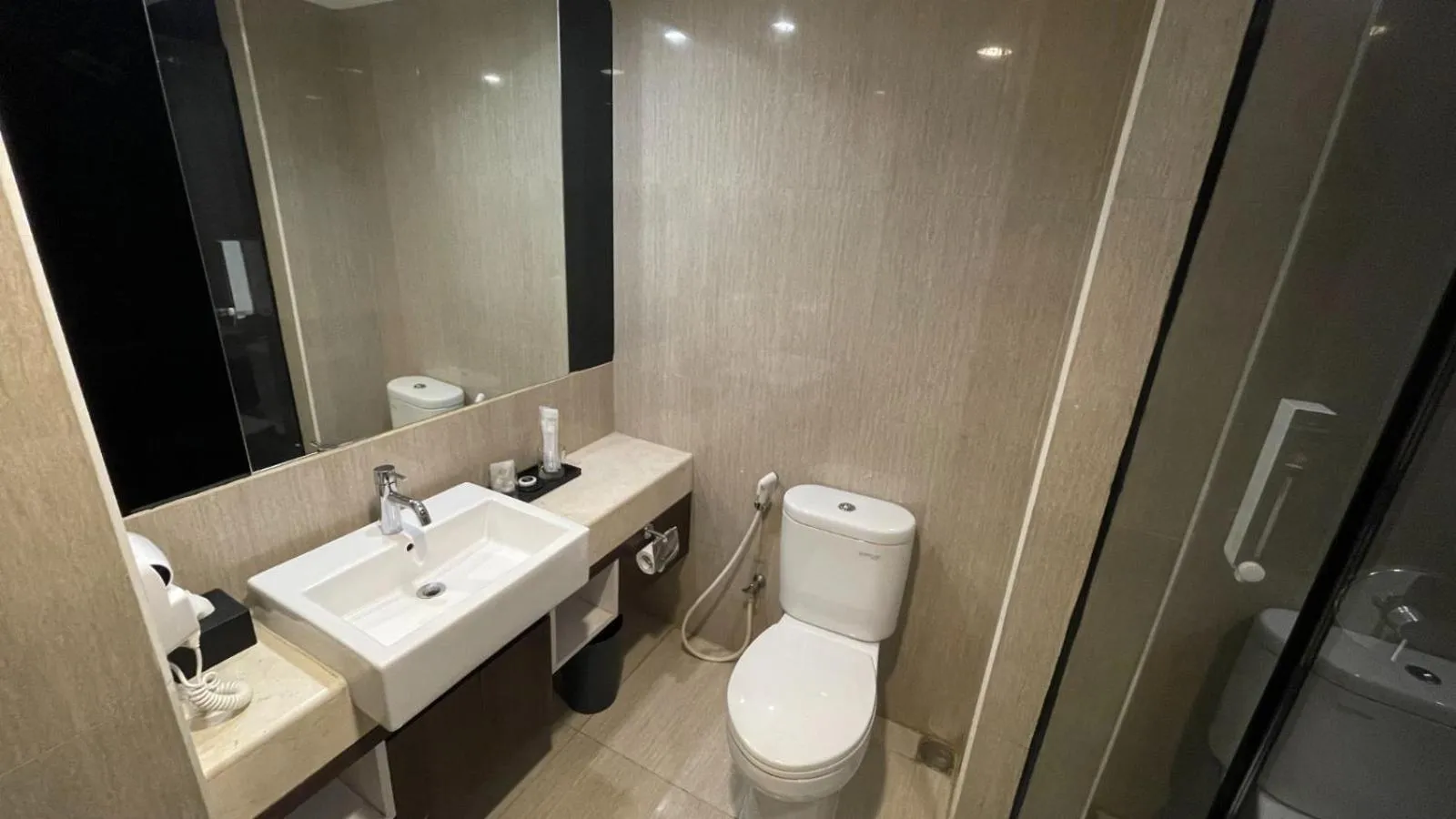 Deluxe Double or Twin Room in HORU HOTEL MANGGA DUA SQUARE