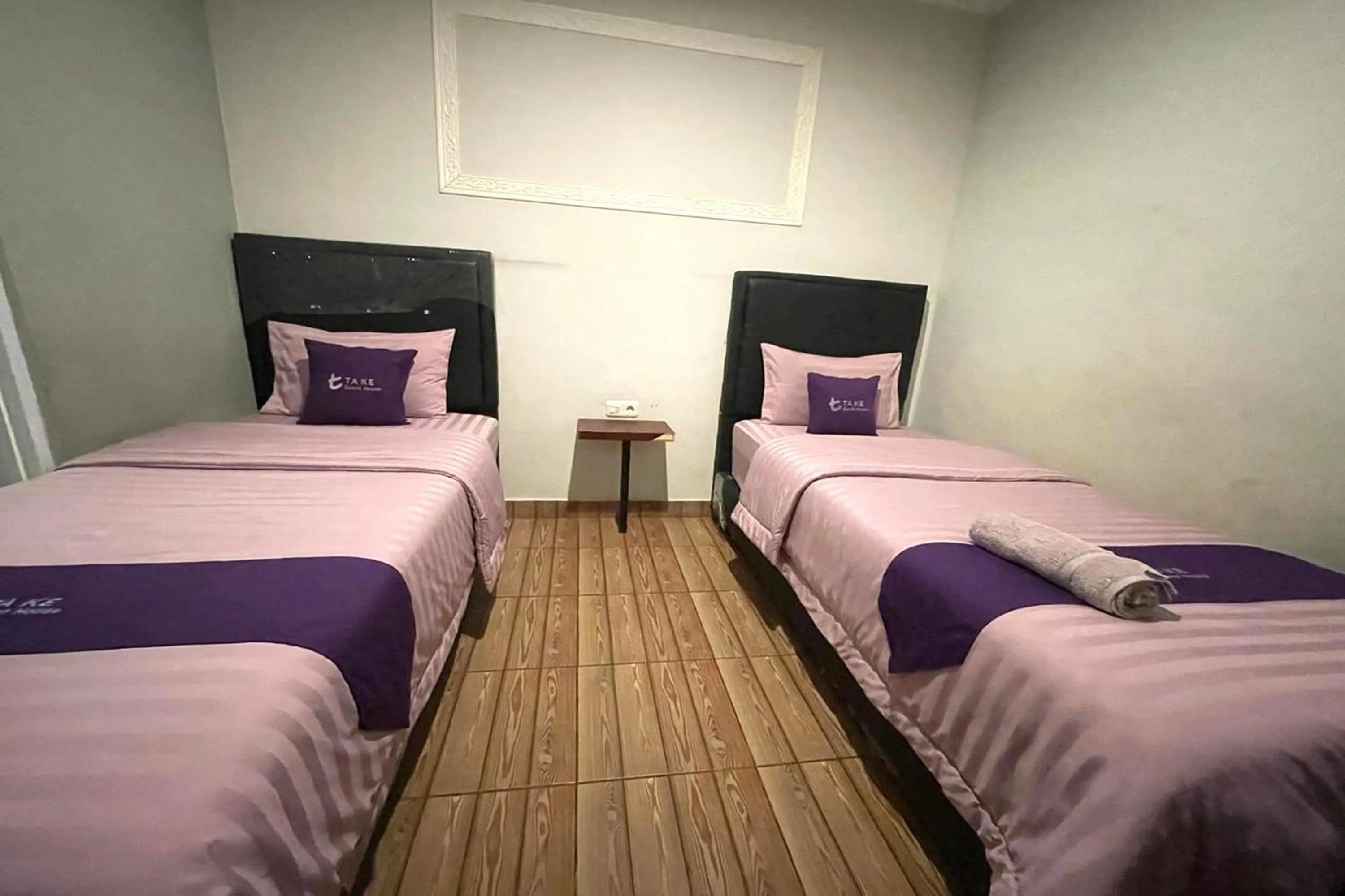 Standard Twin Room in Take Guesthouse 2