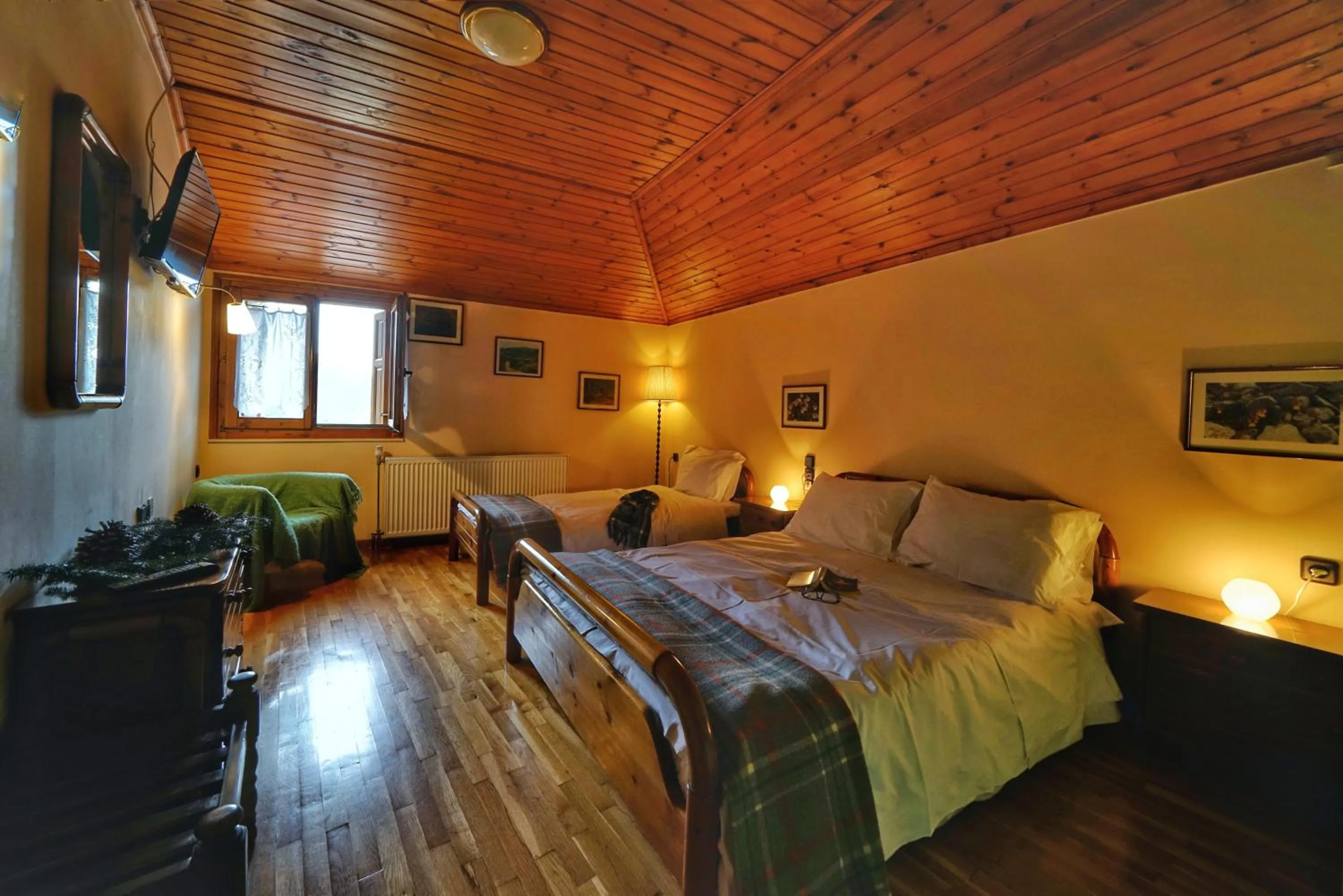 Superior Room with Mountain View in To Balkoni tis Agorianis