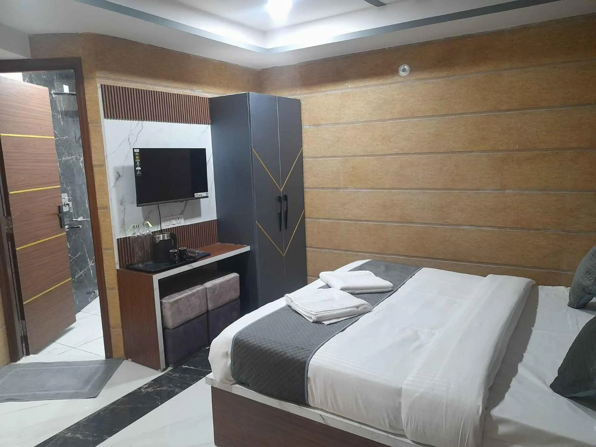 Superior Double Room in Hotel Asha Delight