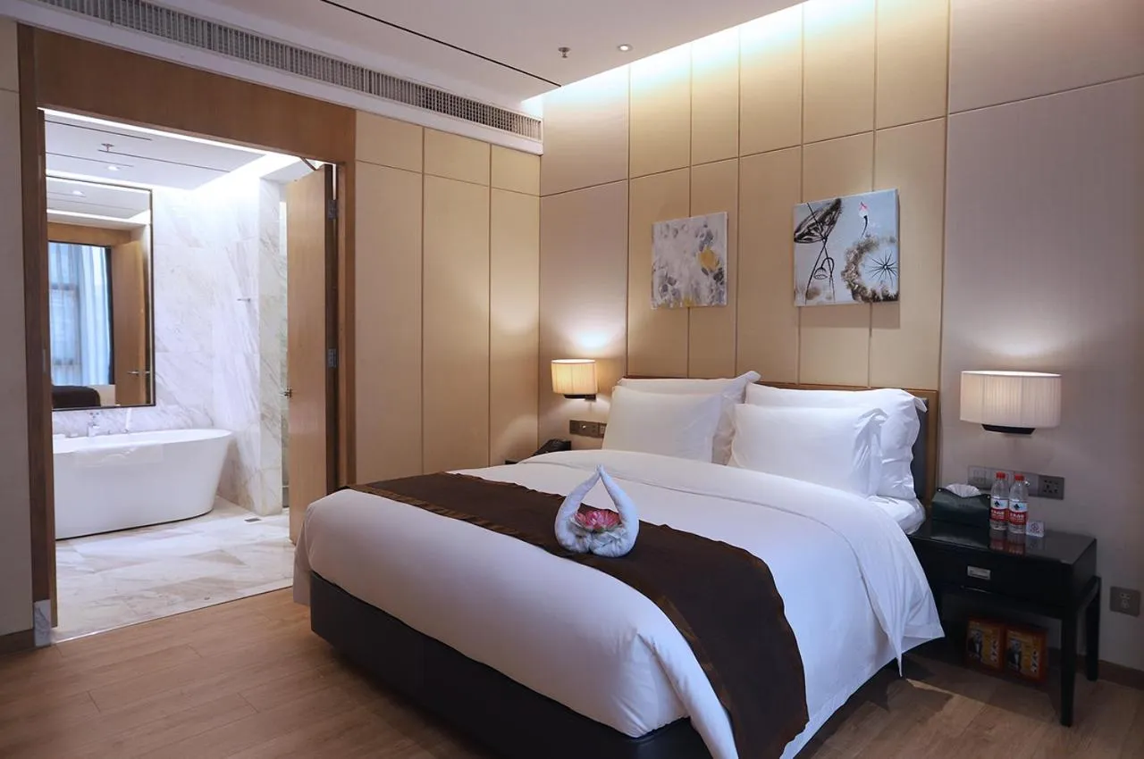 Deluxe Suite in Zhuhai Palm Spring Hotel