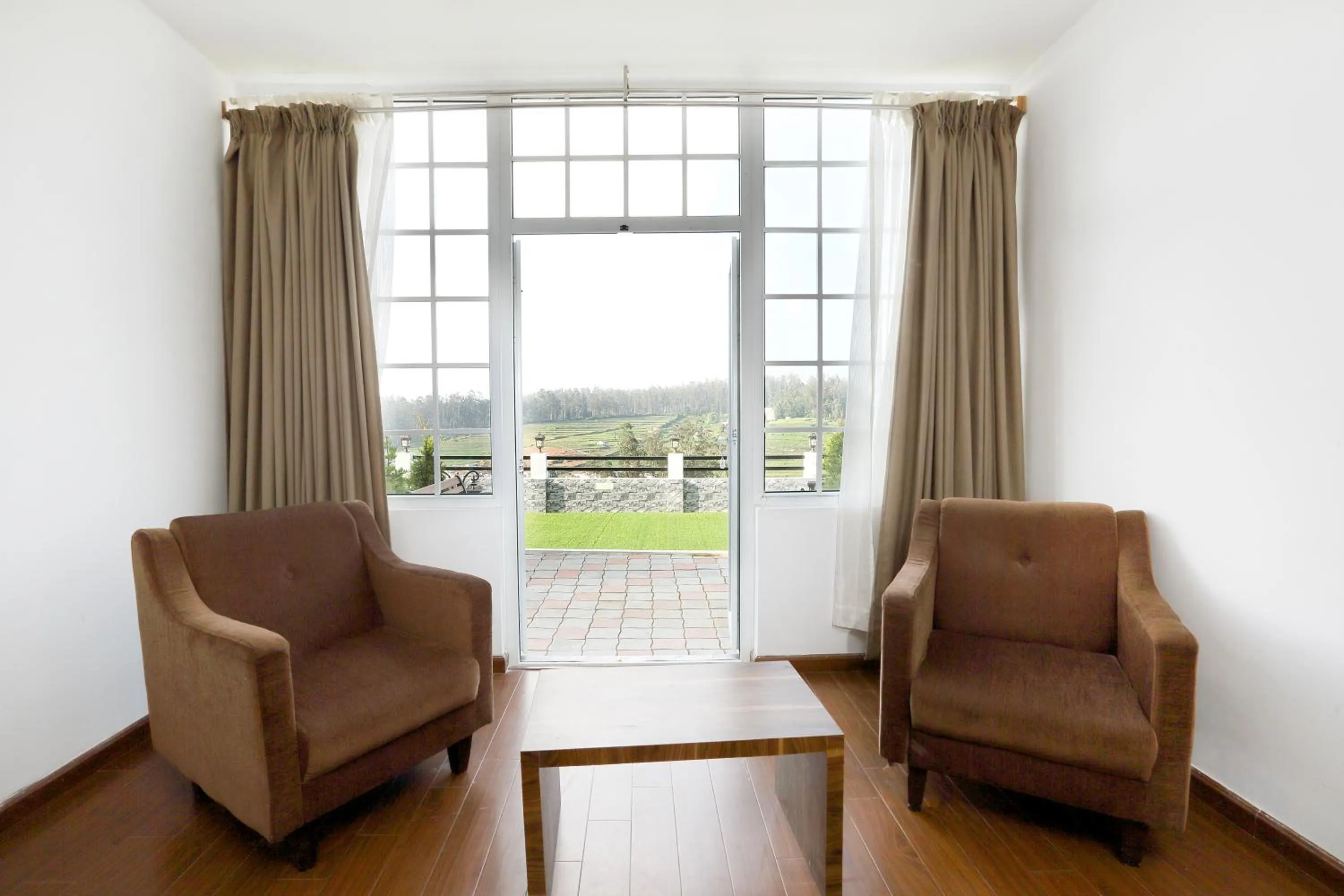 Deluxe Room with Mountain View - single occupancy in Treebo Skydale Inn & Suites With Mountain View