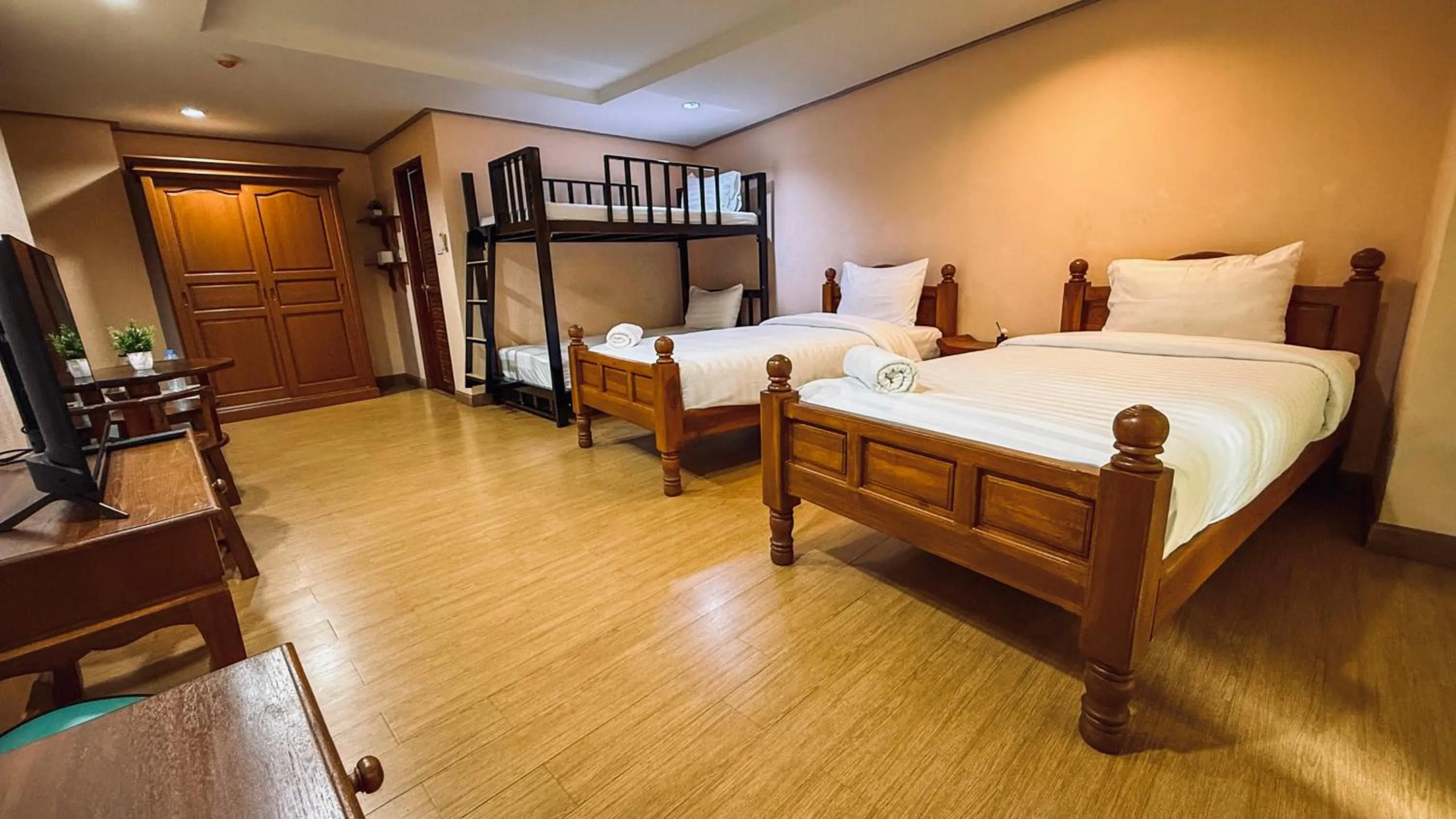 Quadruple Room with Balcony in One Deves