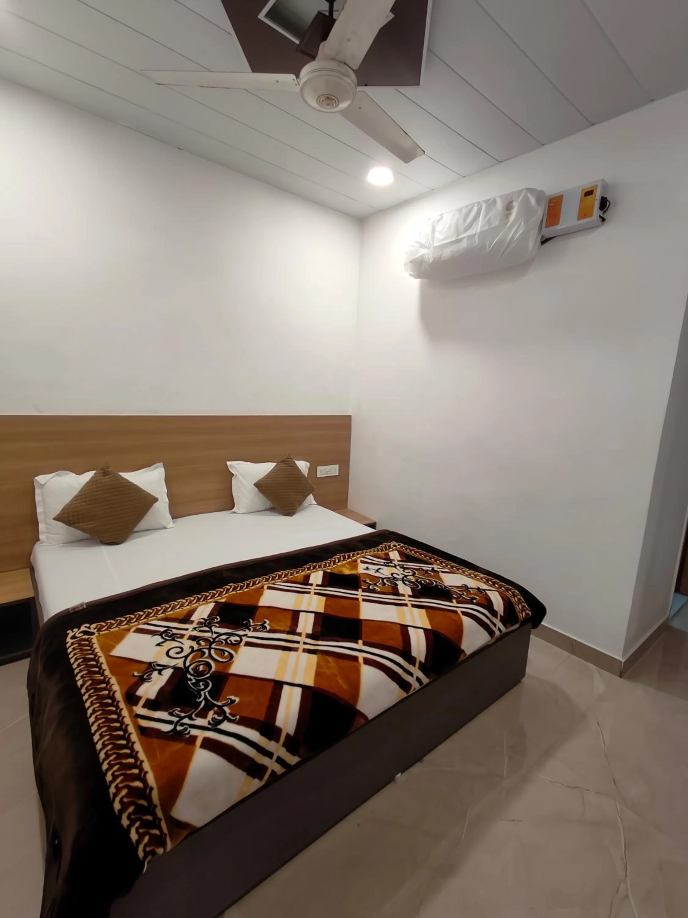 Deluxe Room in Golden Oak- 5 min walk from golden temple