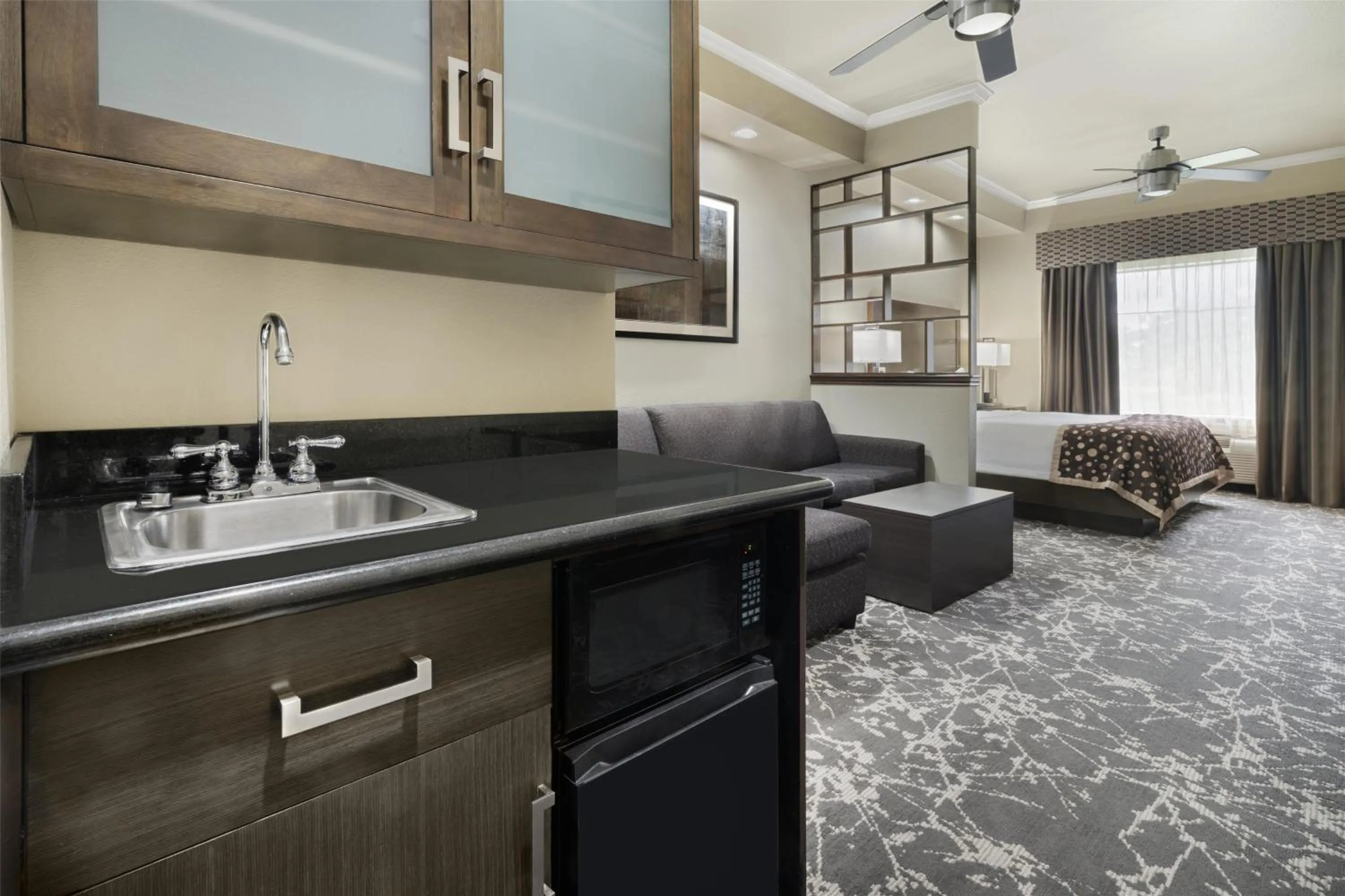 King Room with Sofa Bed and Pool View - Non-Smoking in Best Western Premier Crown Chase Inn & Suites