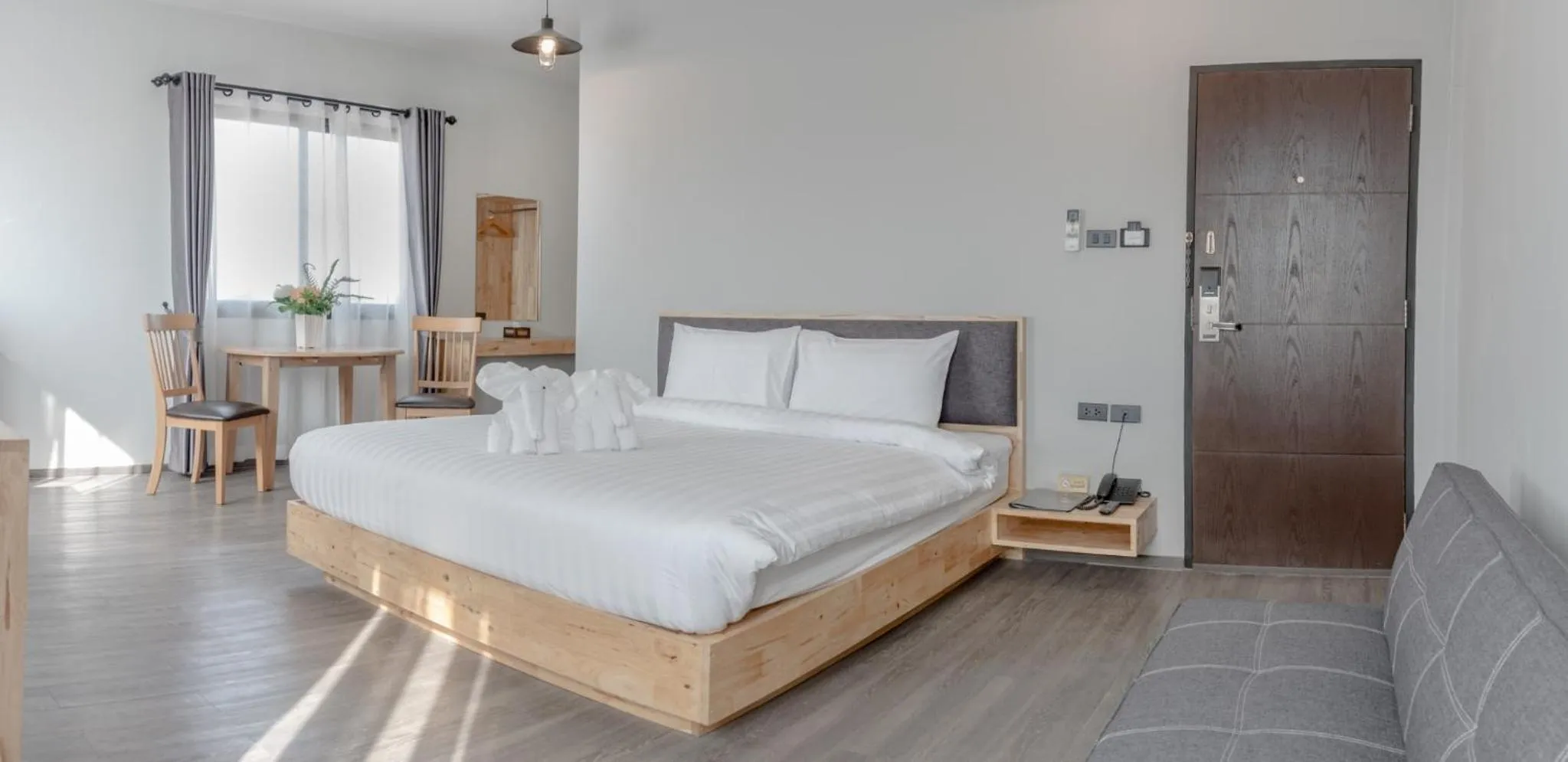 Deluxe Queen Room in Peppery Hills