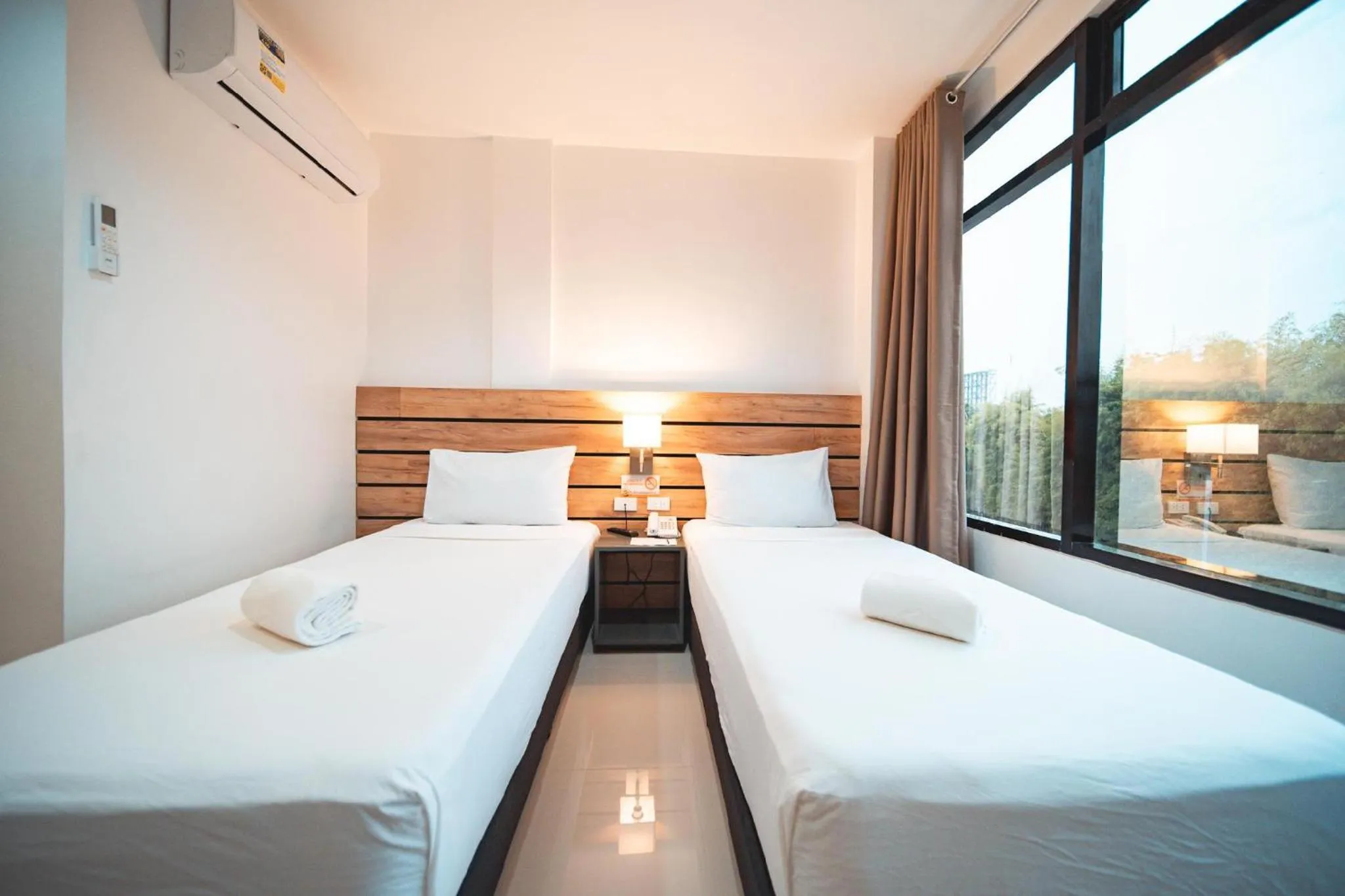 Standard Twin Room in Travelbee Minglanilla Inn