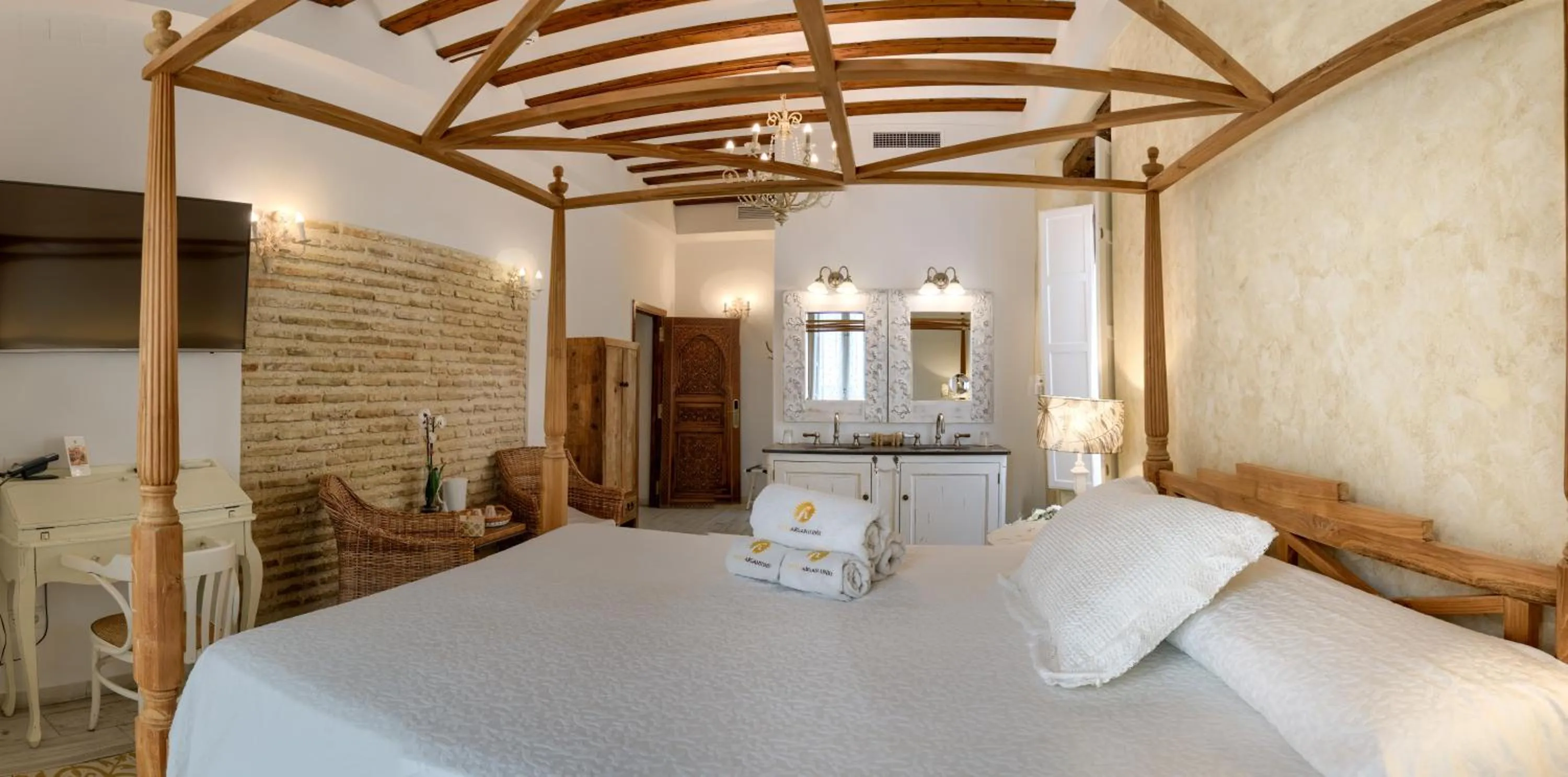 Deluxe Double Room with Balcony in Hotel Argantonio