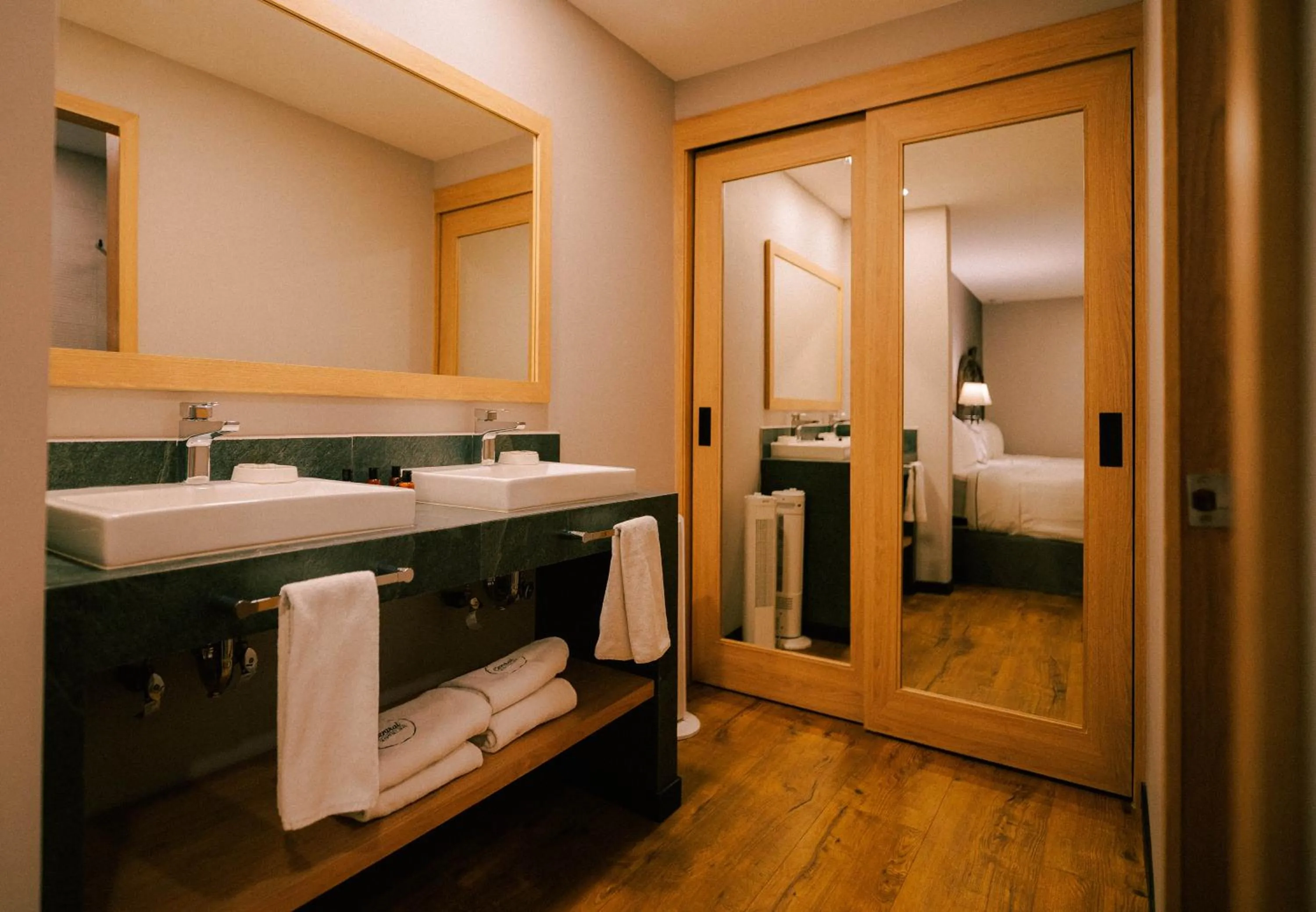 Deluxe Double Room with Two Double Beds in Canada Central & Rooftop