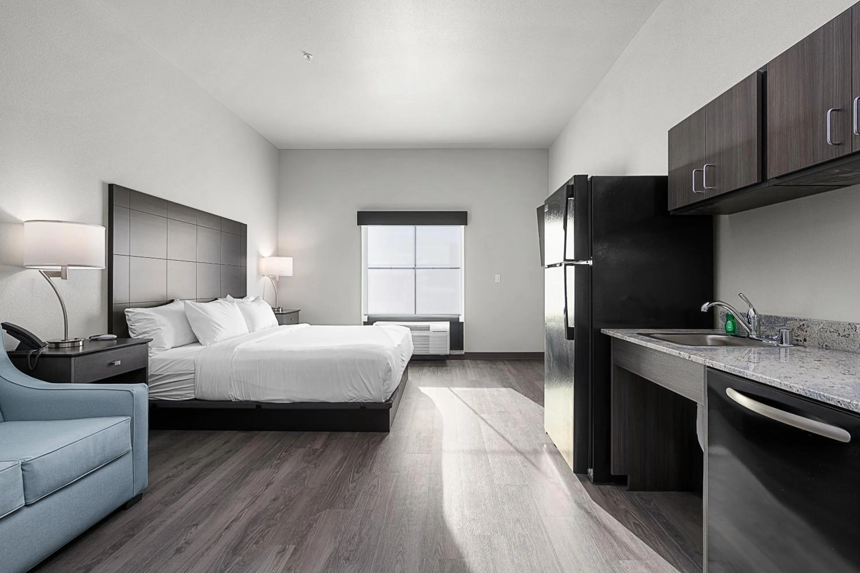 Studio - Disability Access in Riverstone Suites by Cobblestone Hotels - Chippewa Falls