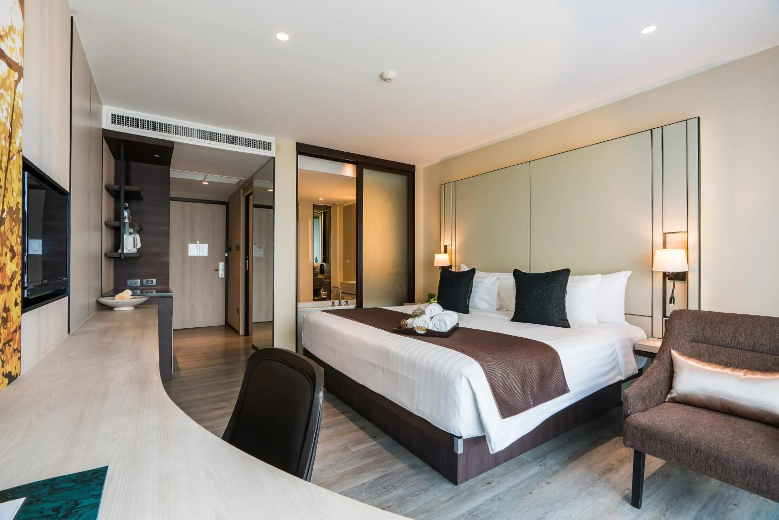 Deluxe Double Room in Siamese Hotel Pattaya, BW Signature Collection