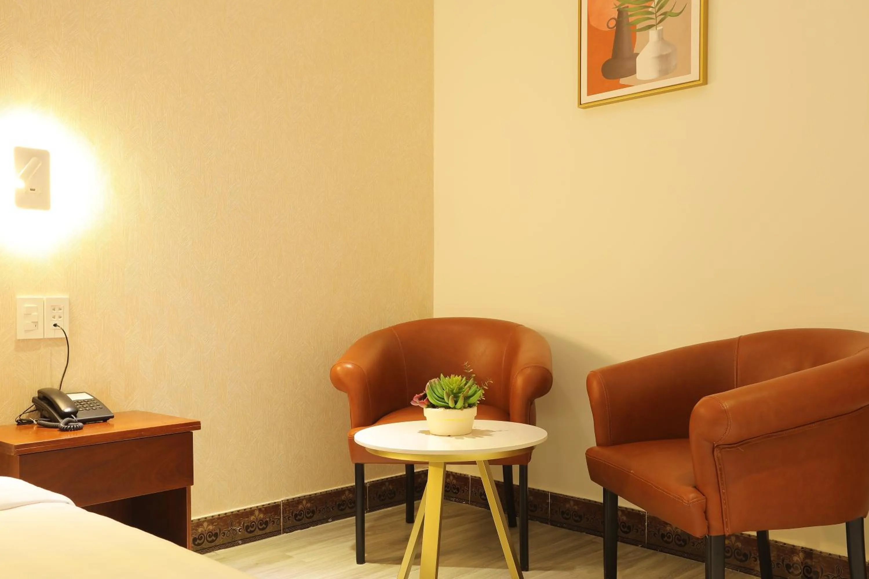 Standard Queen Room in Lanura Saigon Boutique Hotel