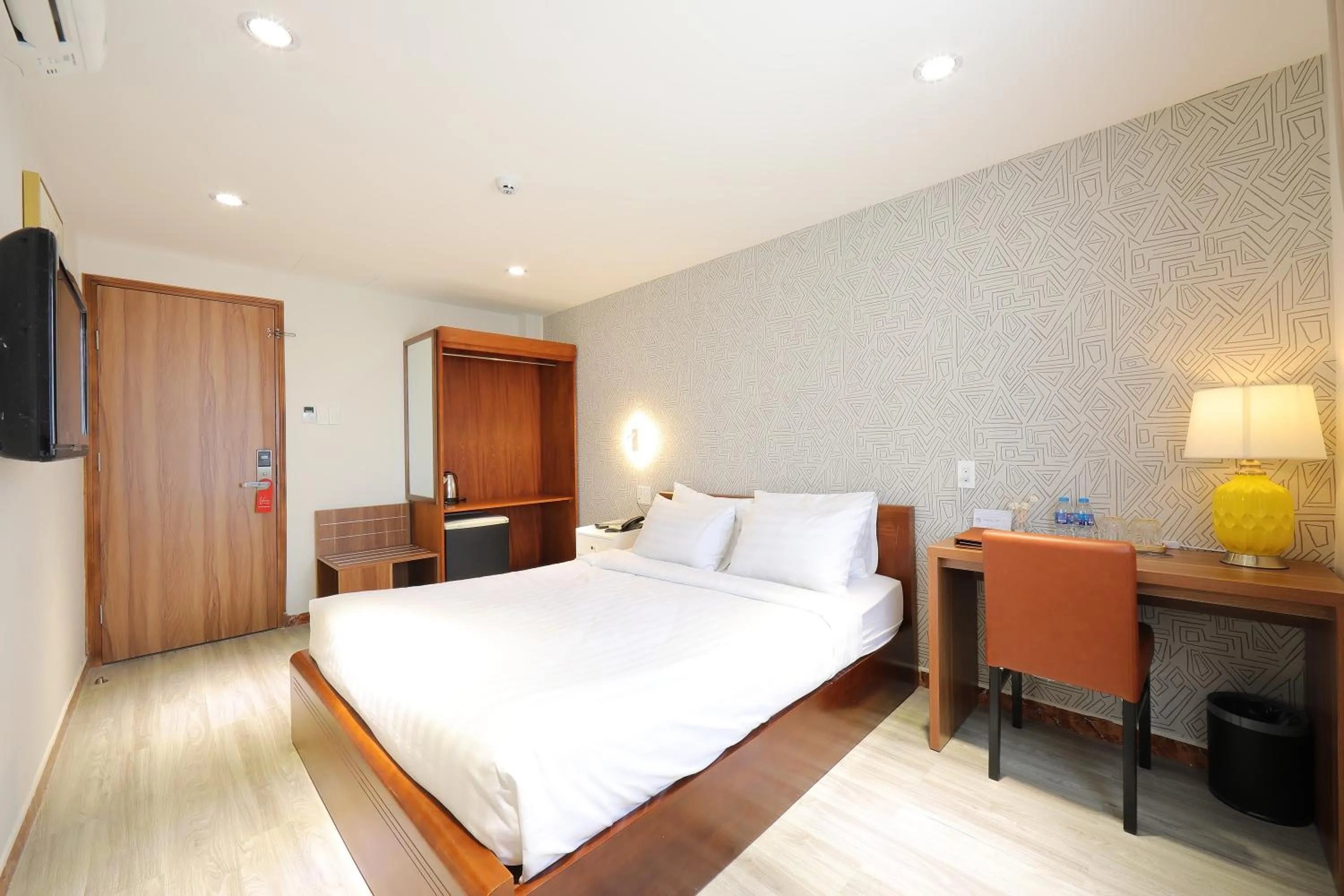 Superior Queen Room in Lanura Saigon Boutique Hotel