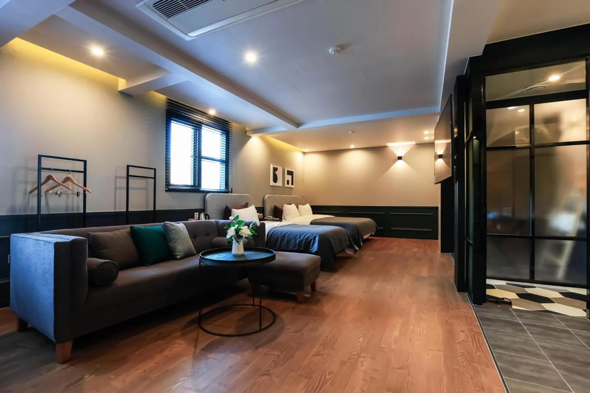 Premium Suite in Brown Dot Yangjeong