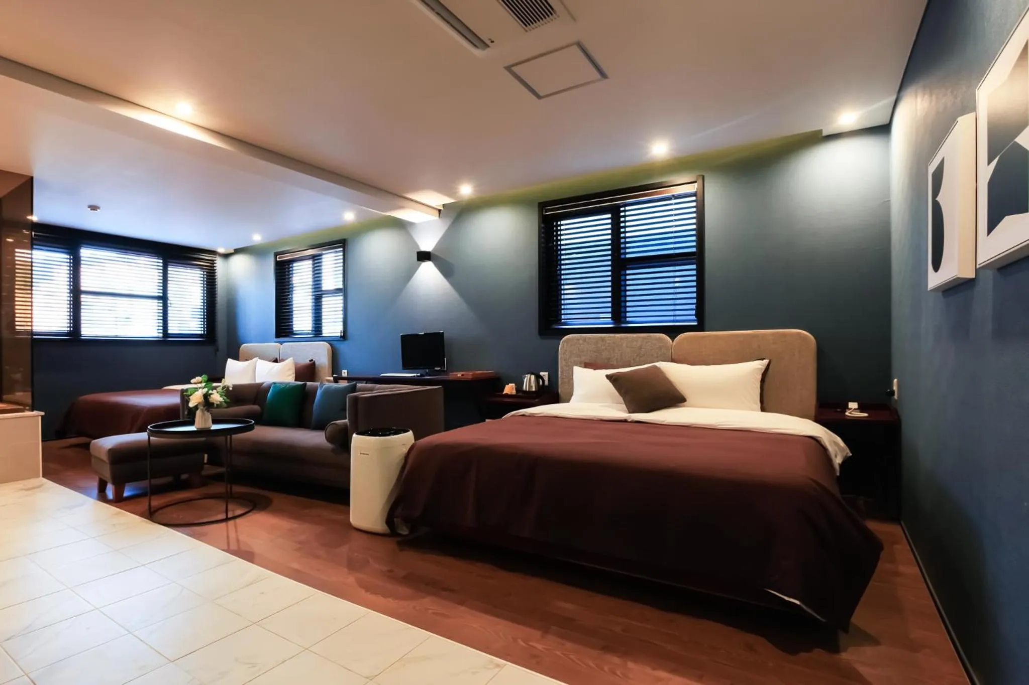Suite in Brown Dot Yangjeong