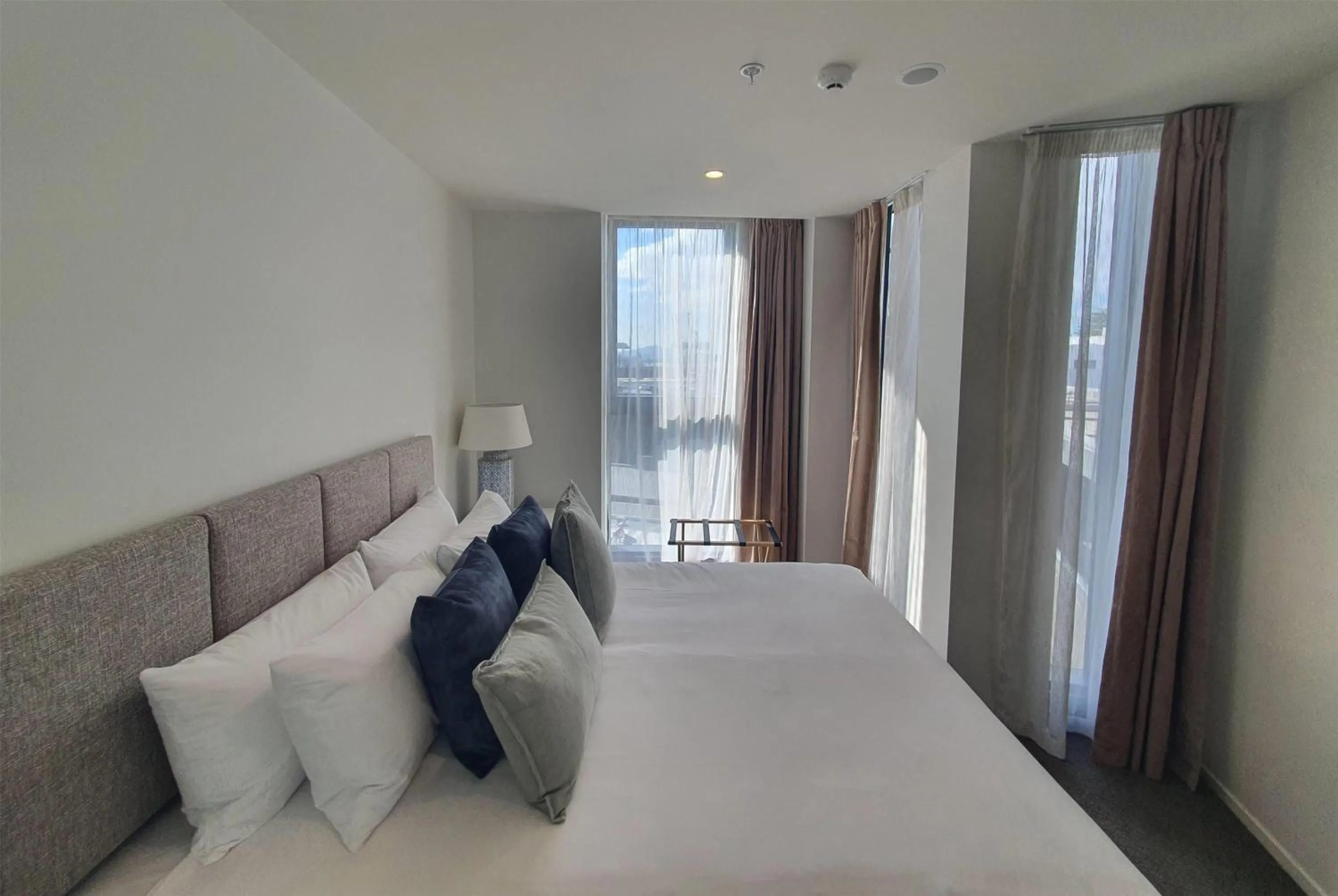 1 King Bed, Deluxe 1-Bedroom Apartment, Balcony, Non-Smoking in La Quinta by Wyndham Parnell Auckland