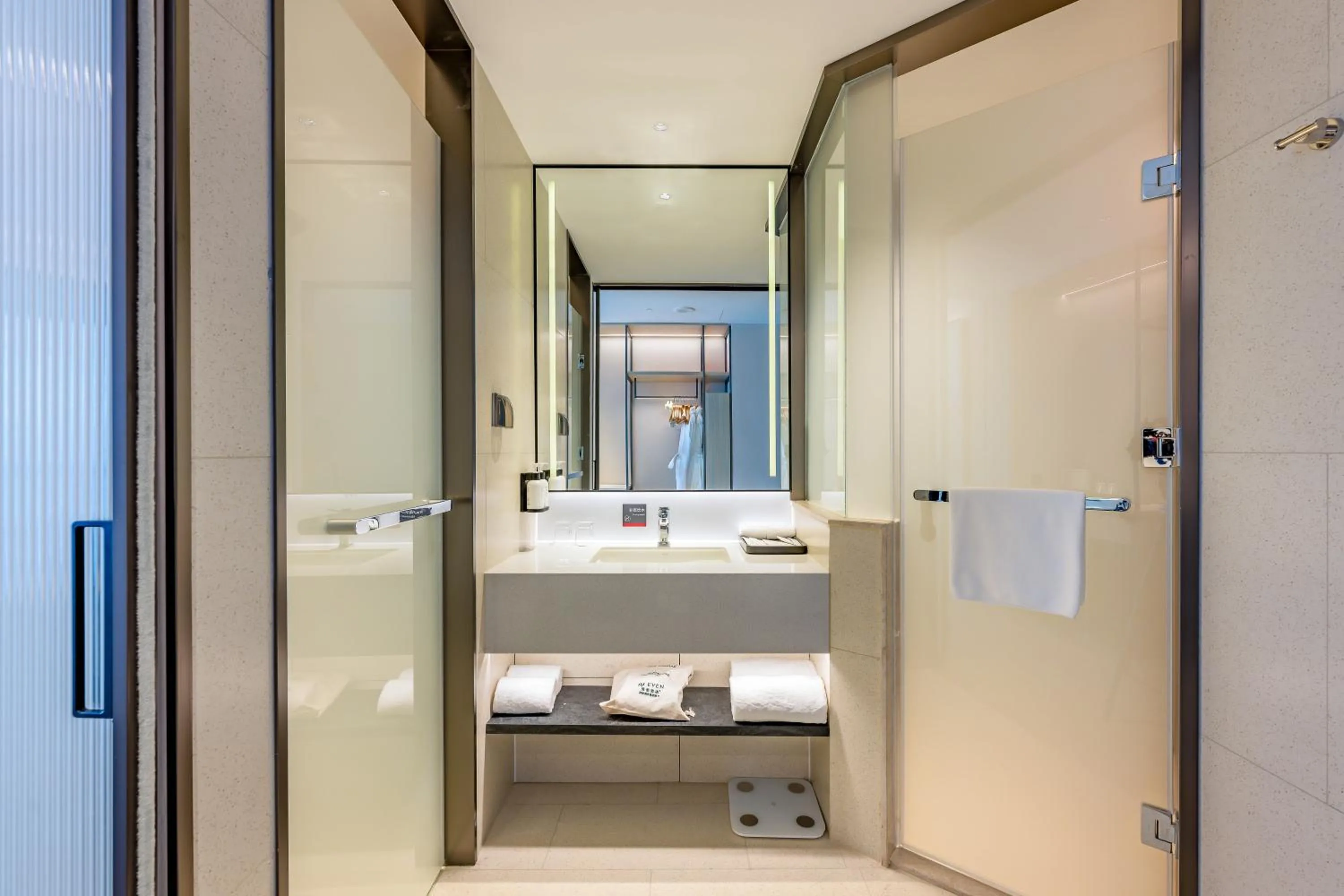 Standard King Room Smart Fitness Mirror in EVEN Hotel Qingdao Laoshan - an IHG Hotel