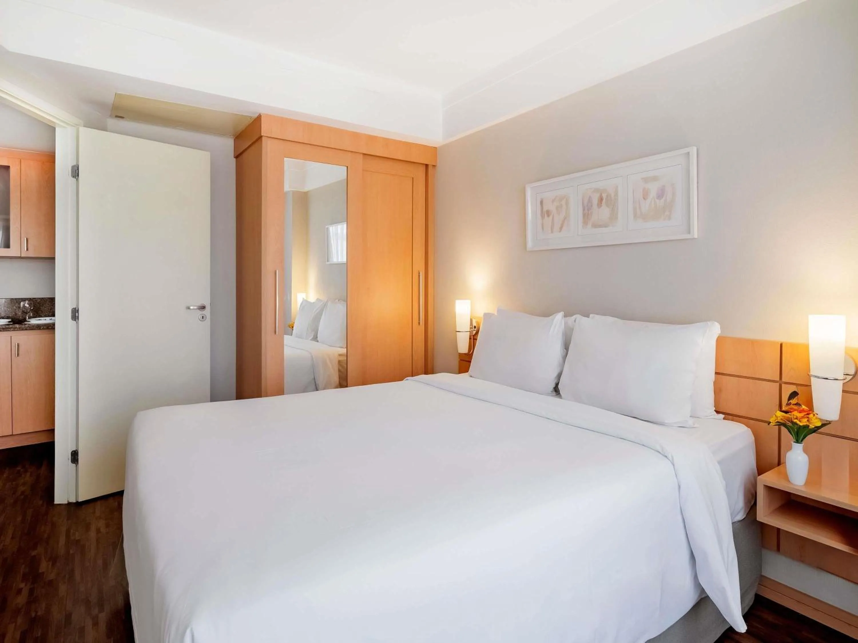 Standard Room with a Double Bed and a Single Bed in Mercure Guarulhos Aeroporto