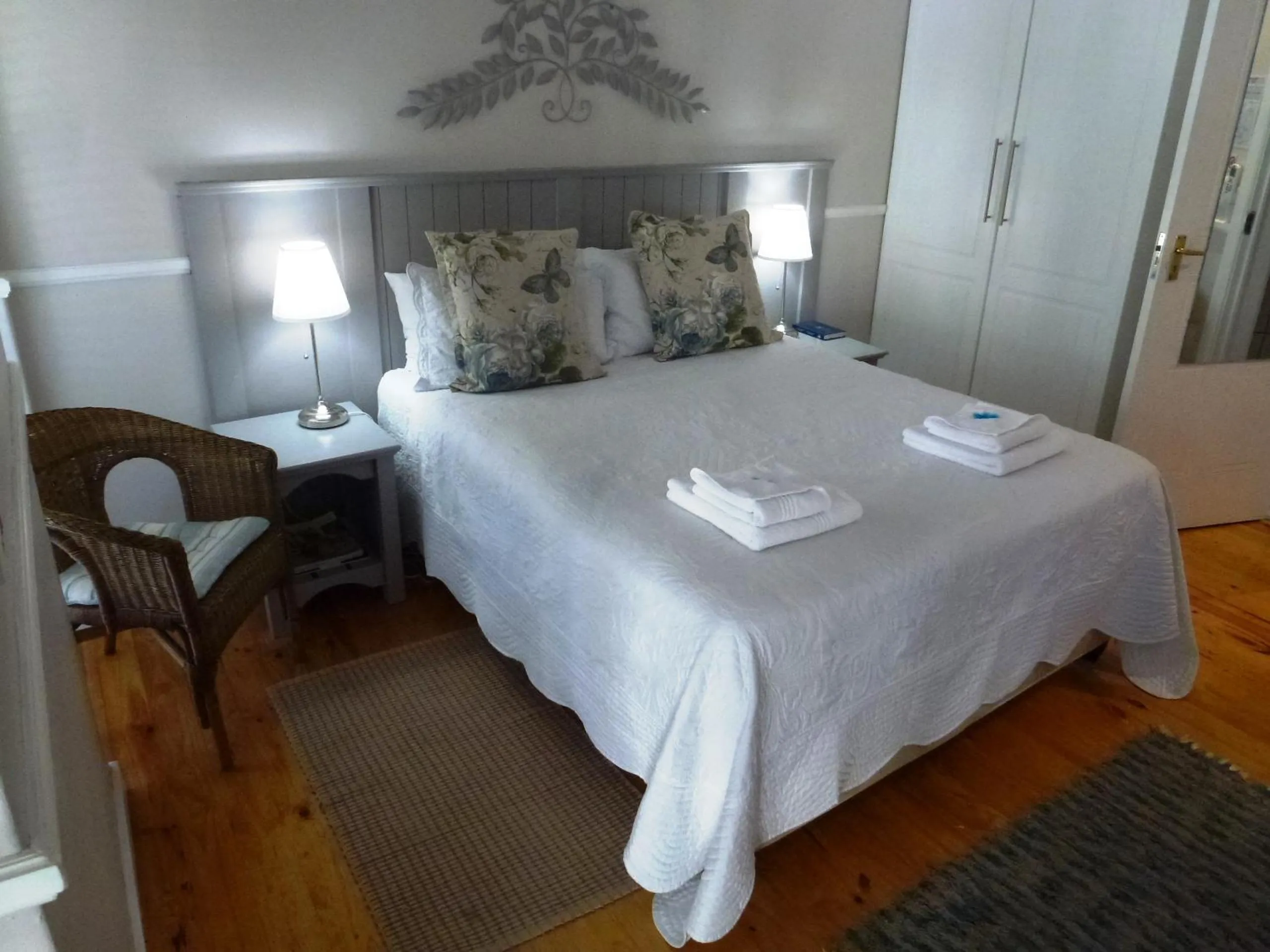 Main House Queen Bed Room - single occupancy in @Yamkela Guest House
