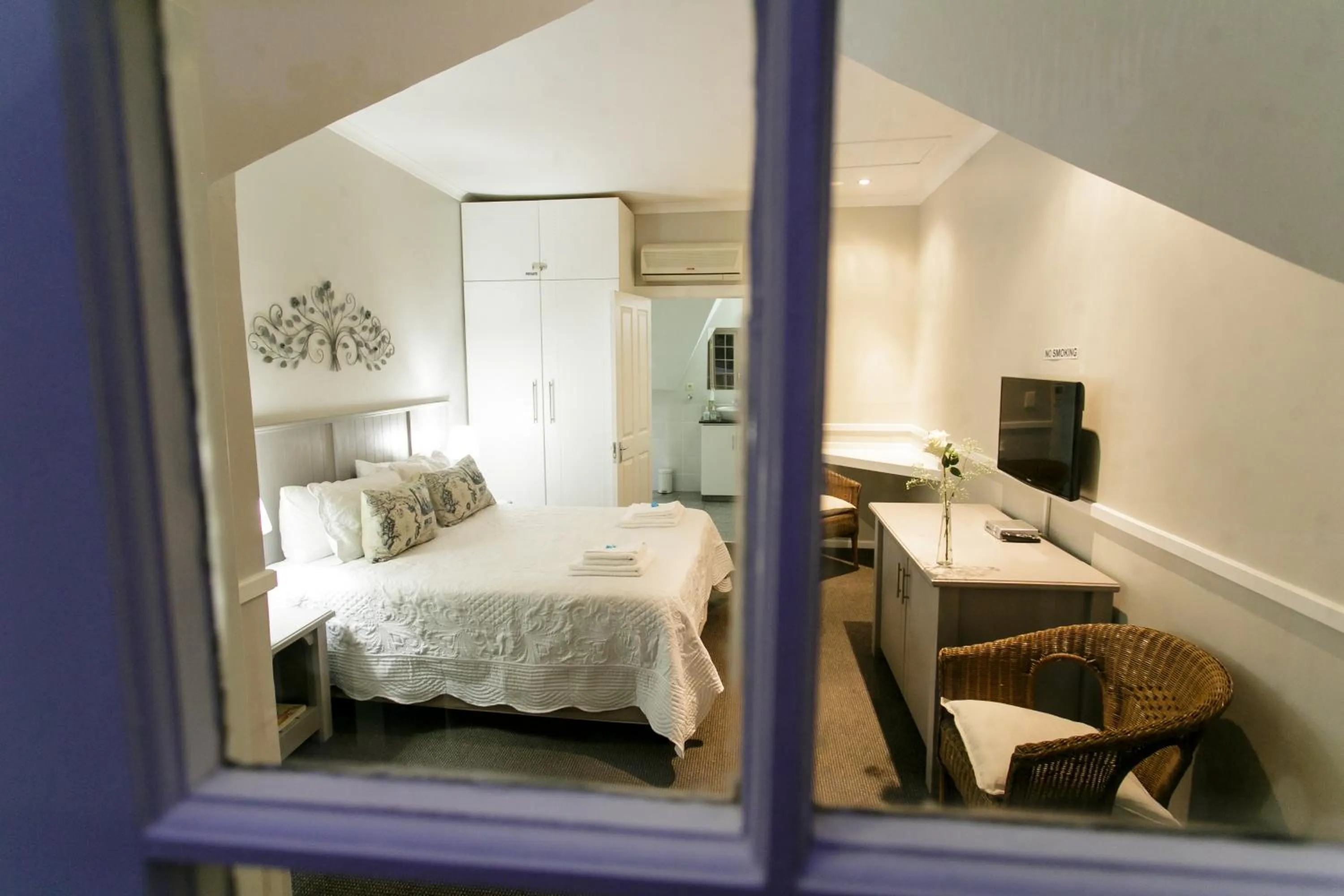 First Floor Queen Bed Room - single occupancy in @Yamkela Guest House