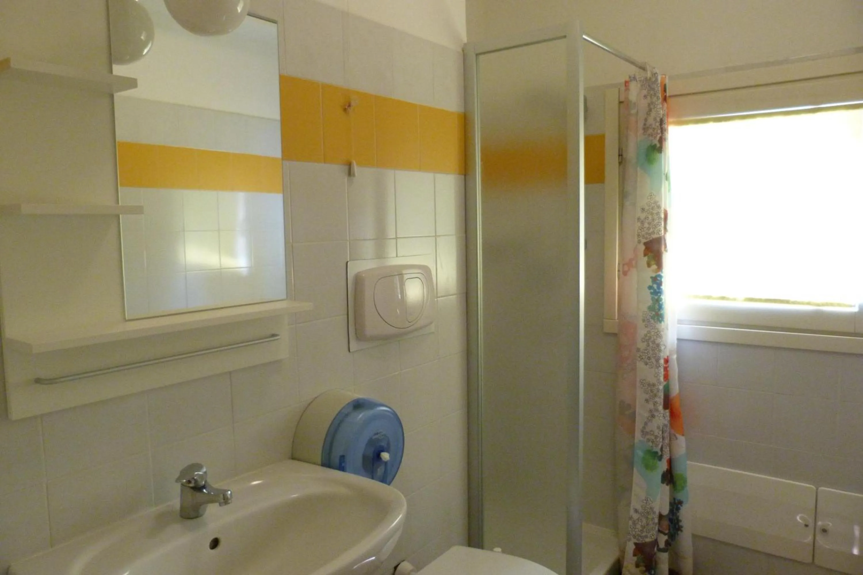 Standard Twin Room with Shared Bathroom in Ostello Torino