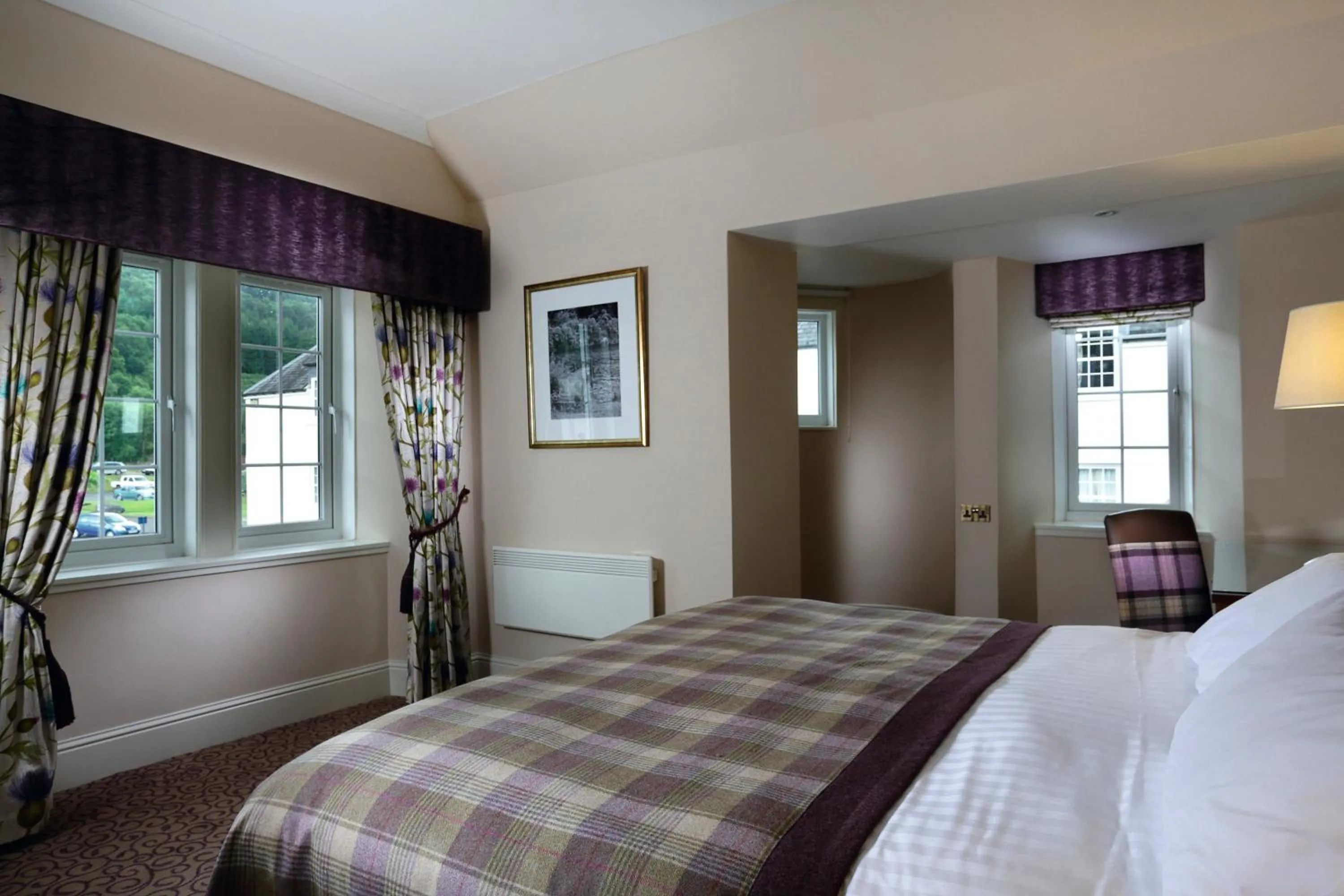 Deluxe King Room in Macdonald Forest Hills Hotel & Spa