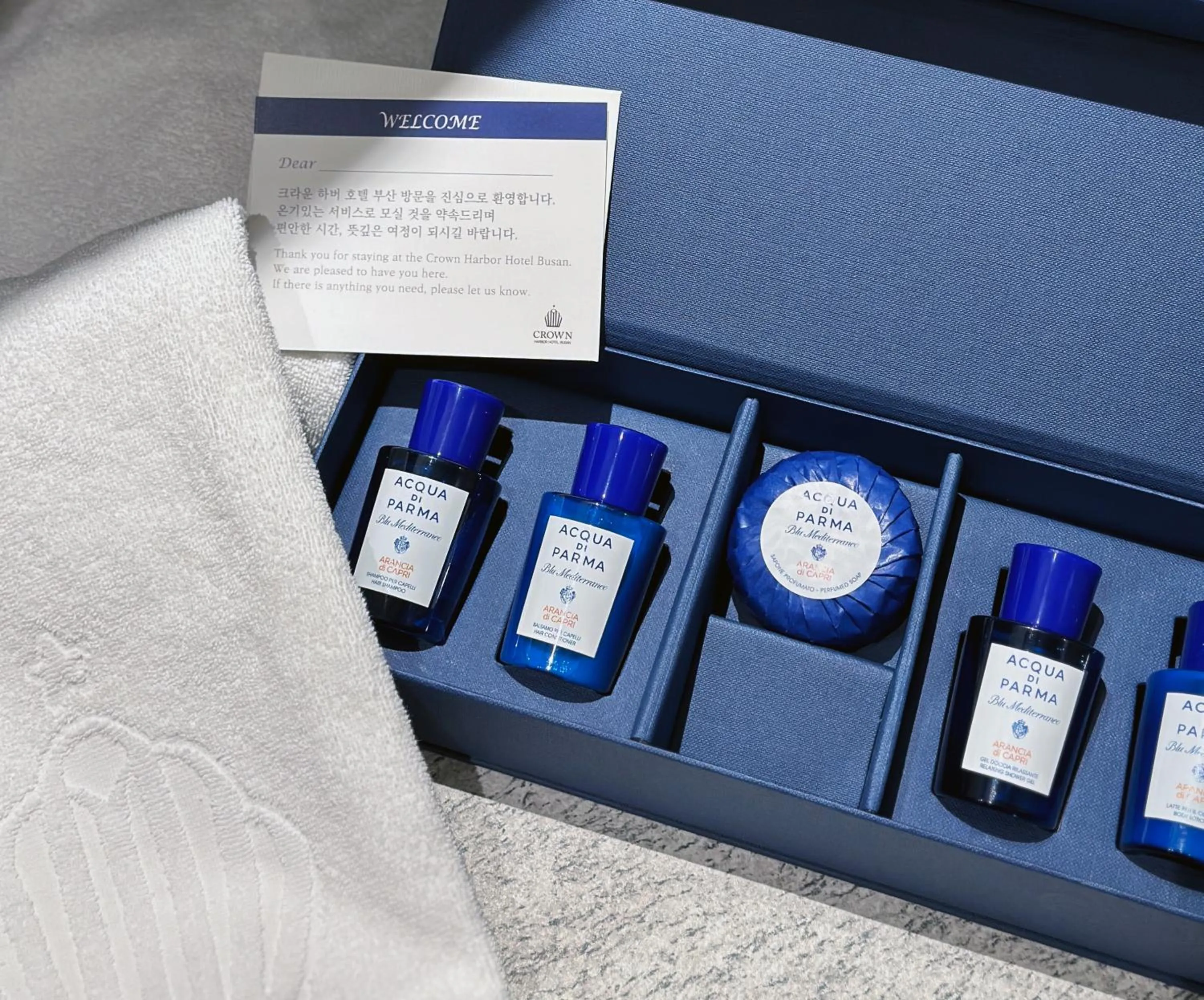 [EF Lounge PKG] Junior Suite Harbor View + Acqua Di Parma Amenity Set (one-time provided) + Welcome Busan Mini-bar + Dessert Lounge in Crown Harbor Hotel Busan