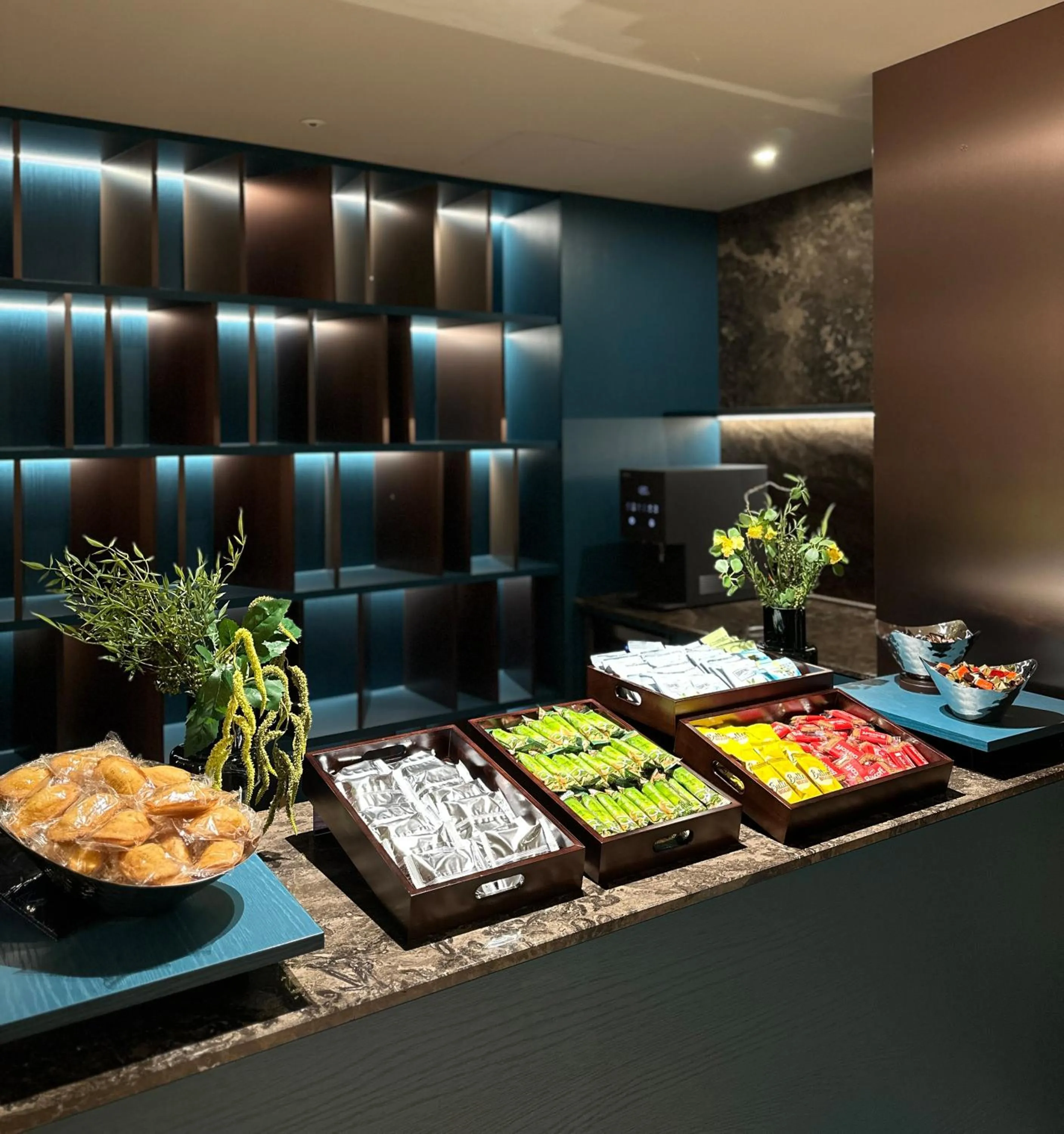 [EF Lounge PKG] Junior Suite Premier City View + Acqua Di Parma Amenity Set (one-time provided) + Welcome Busan Mini-bar + Dessert Lounge in Crown Harbor Hotel Busan