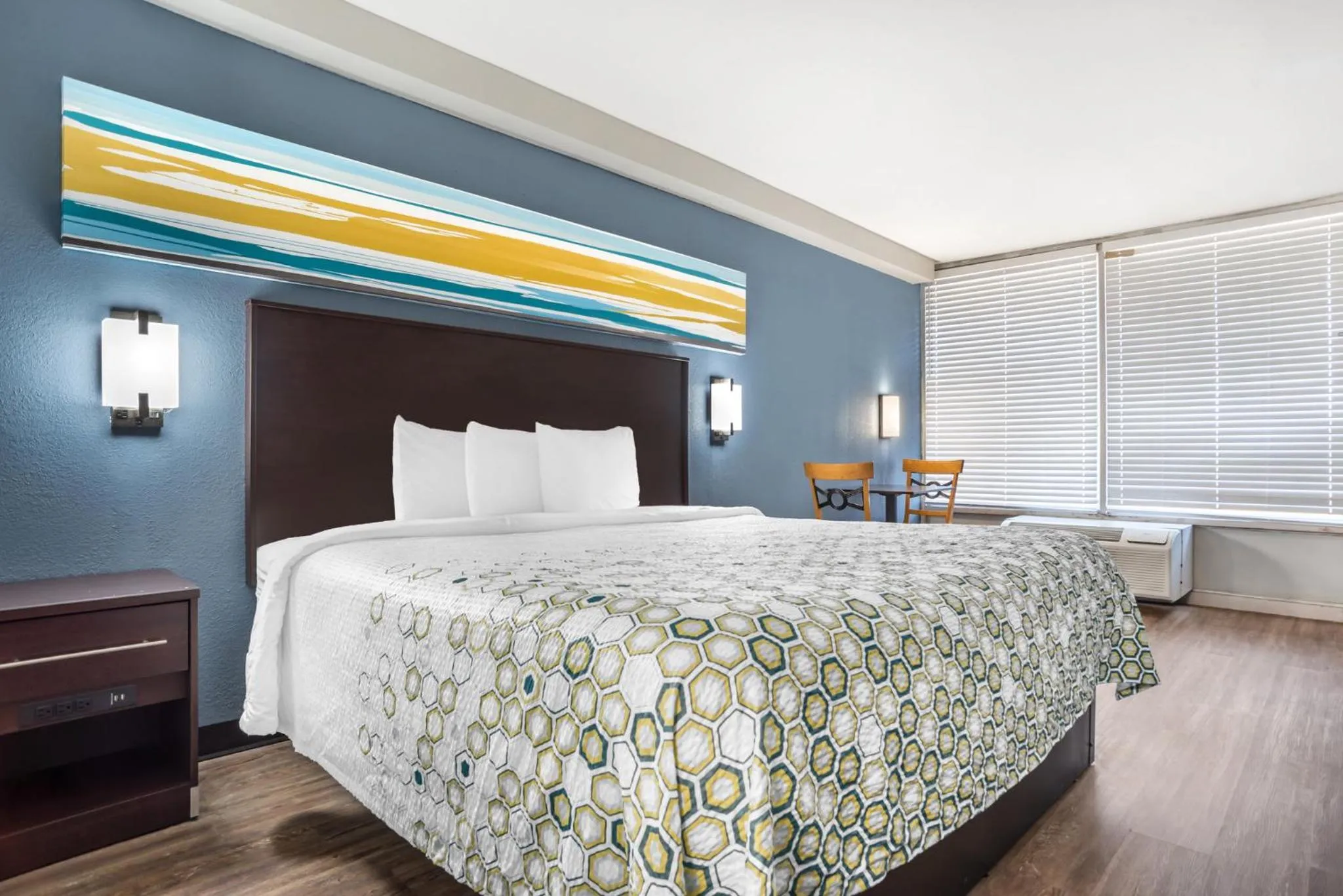 Studio King Room Non-Smoking in HomeTowne Studios by Red Roof Montgomery - Midtown