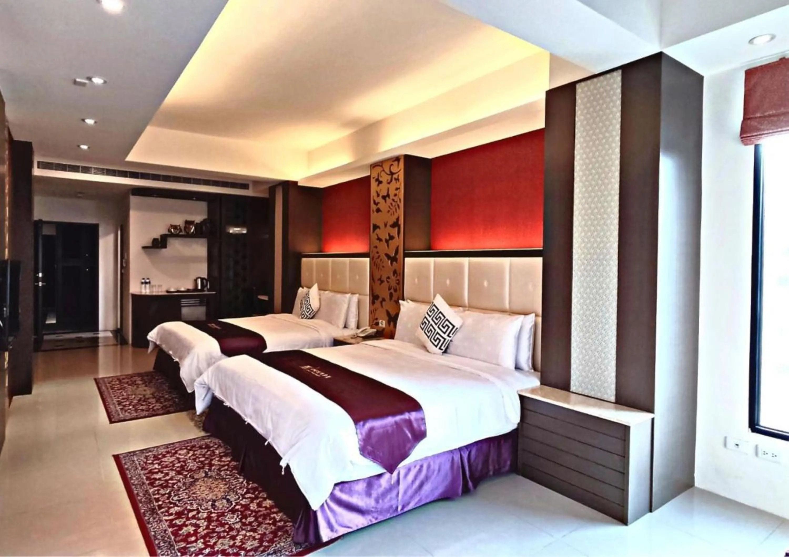 Family Room with Side Lake View in Cherry Feast Resort