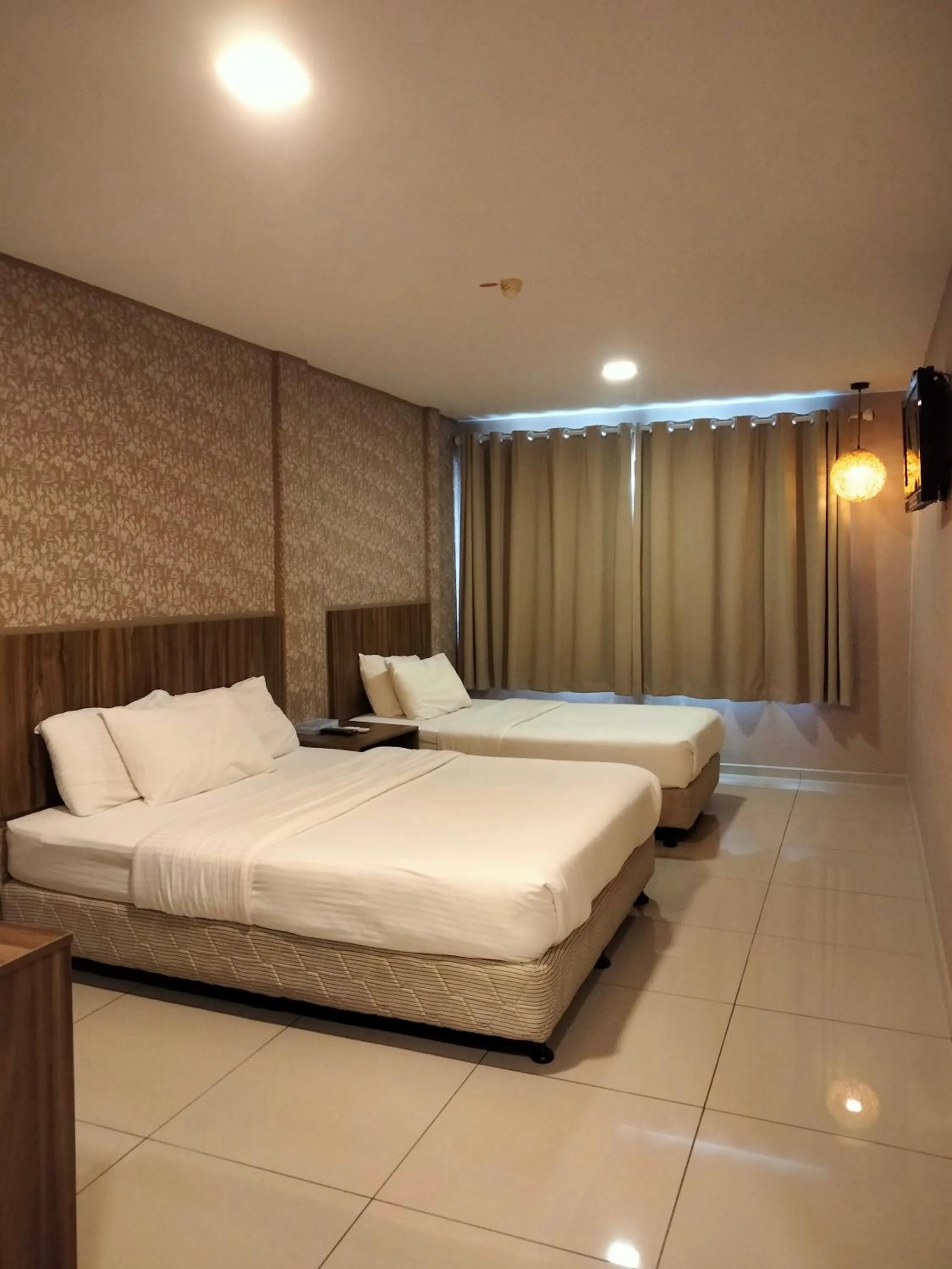 Deluxe Triple Room in Hotel Jelai @ Raub, Pahang