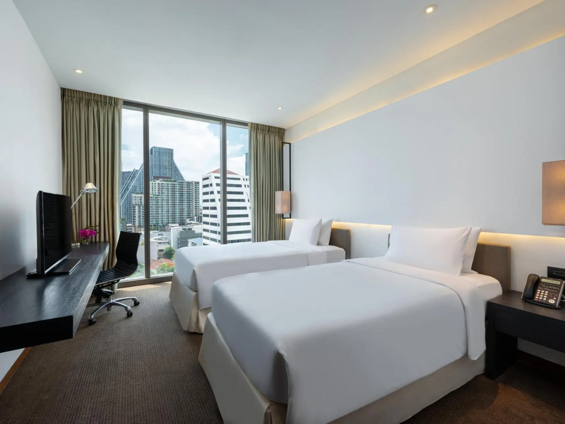 Deluxe Twin Room in Amara Bangkok Hotel