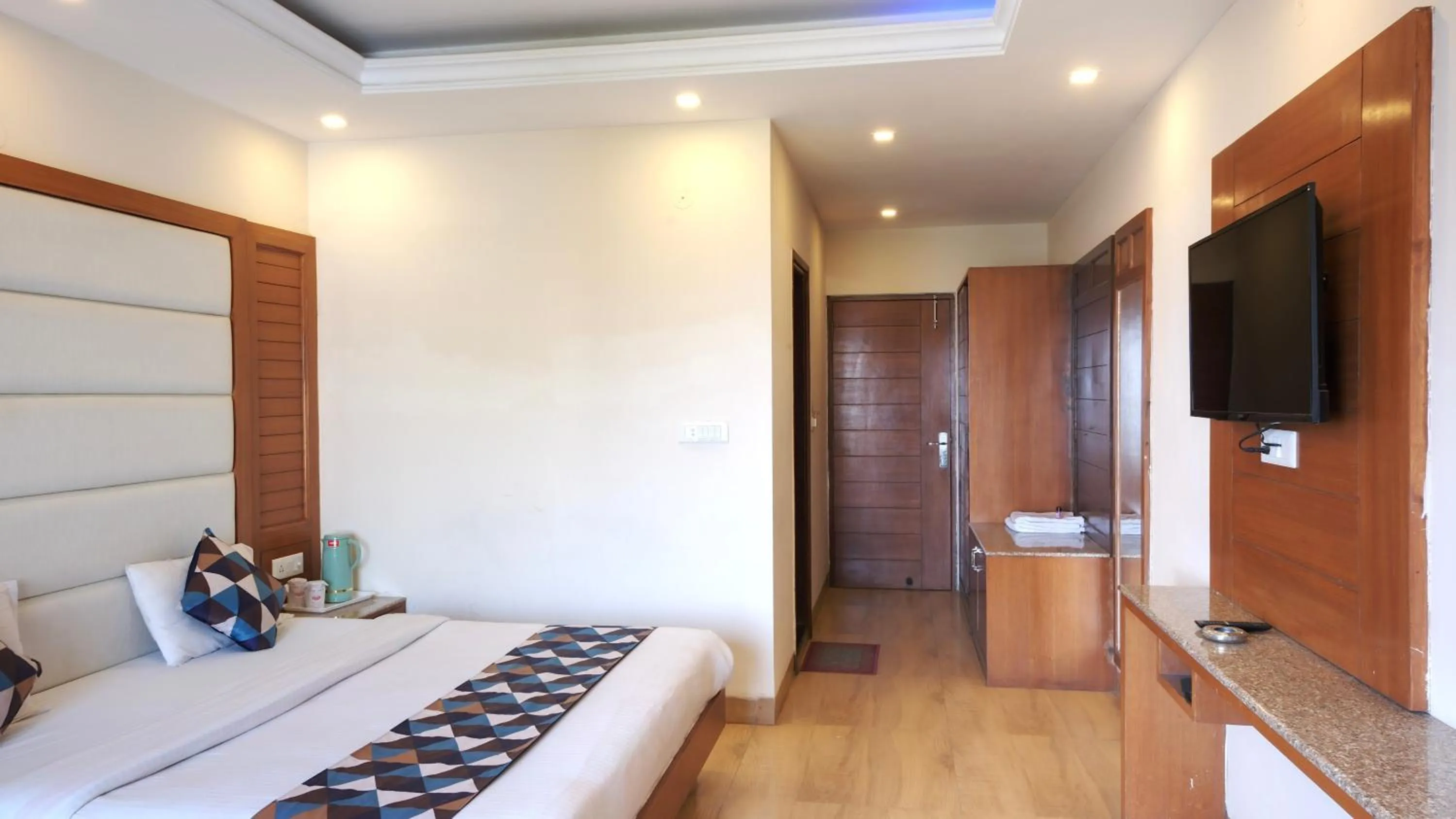 Double Room with Balcony in Basera Hotel, Mall Road